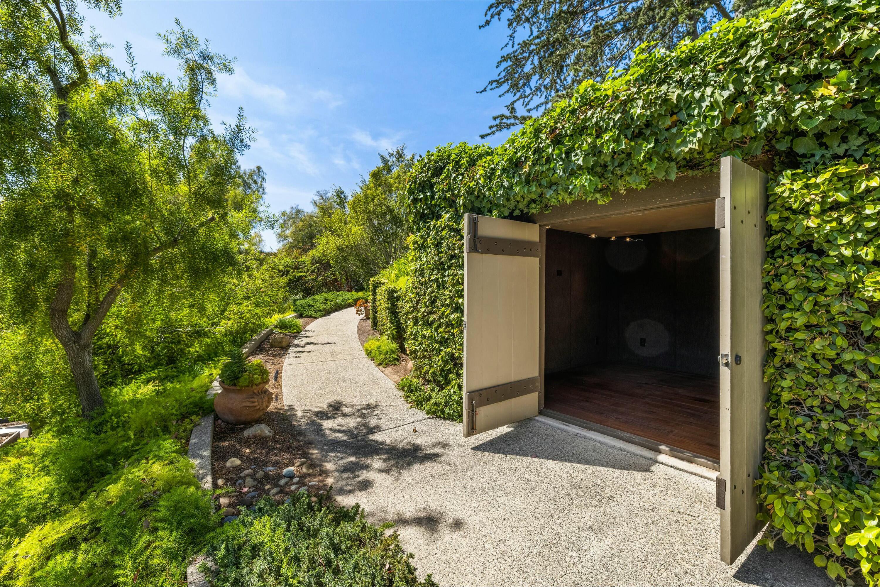 Santa Barbara, California 93111, United States, 3 Bedrooms Bedrooms, ,2 BathroomsBathrooms,Residential,Active,91460