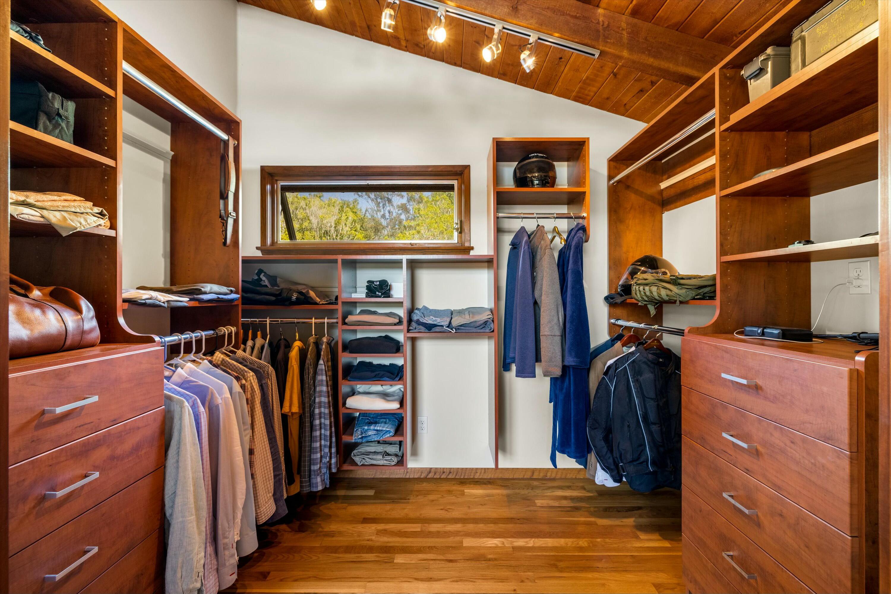 Santa Barbara, California 93111, United States, 3 Bedrooms Bedrooms, ,2 BathroomsBathrooms,Residential,Active,91460