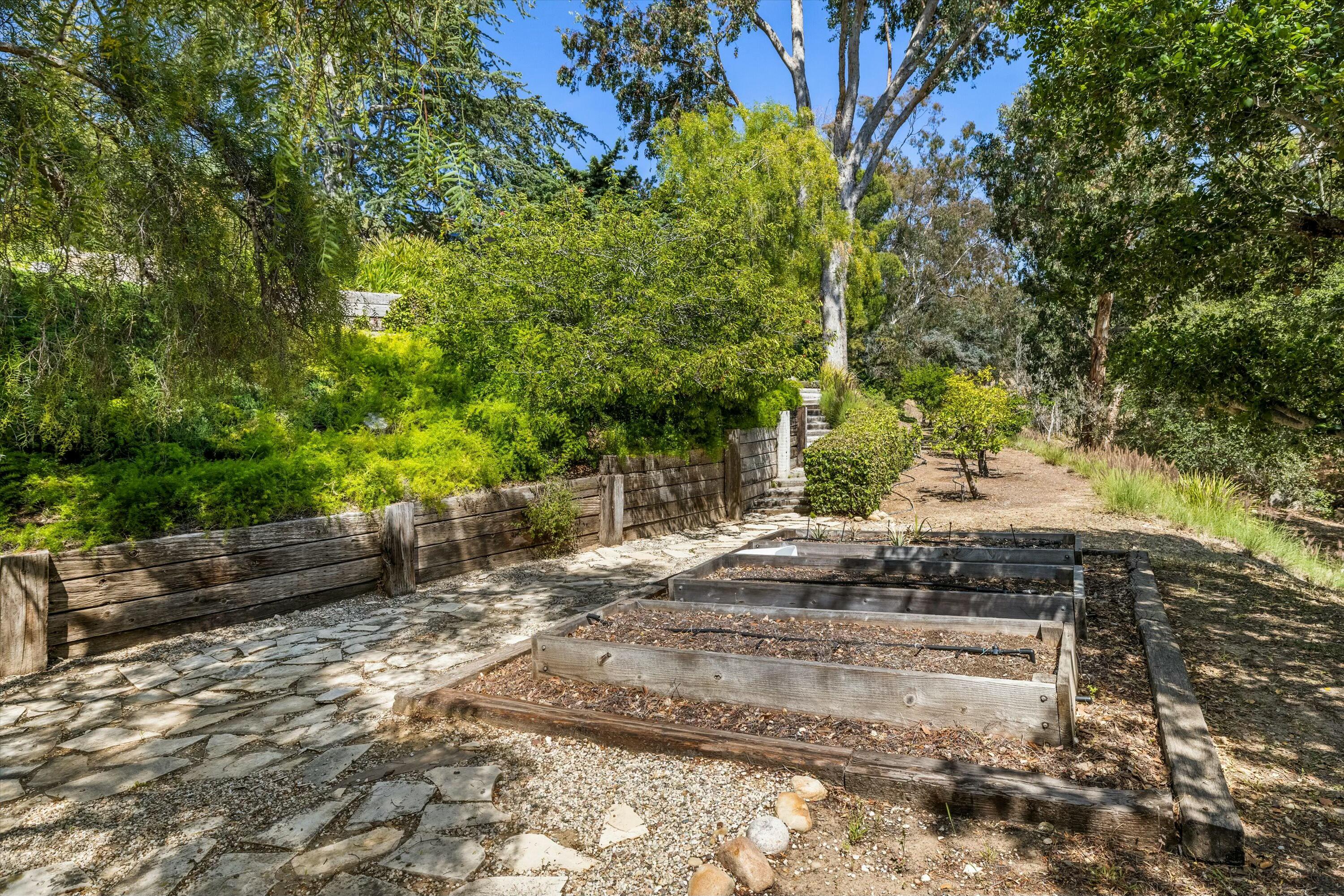 Santa Barbara, California 93111, United States, 3 Bedrooms Bedrooms, ,2 BathroomsBathrooms,Residential,Active,91460