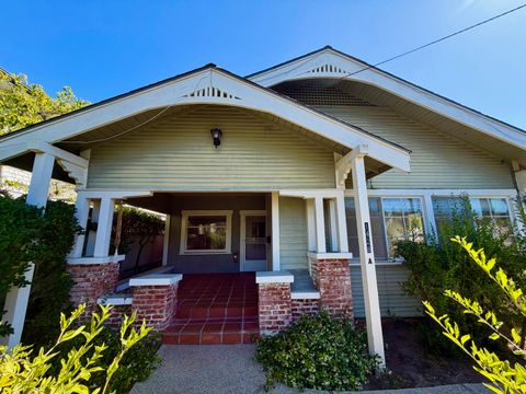 Photo of 1428 De La Vina Street, SANTA BARBARA, CA 93101 (MLS # 26-1158)