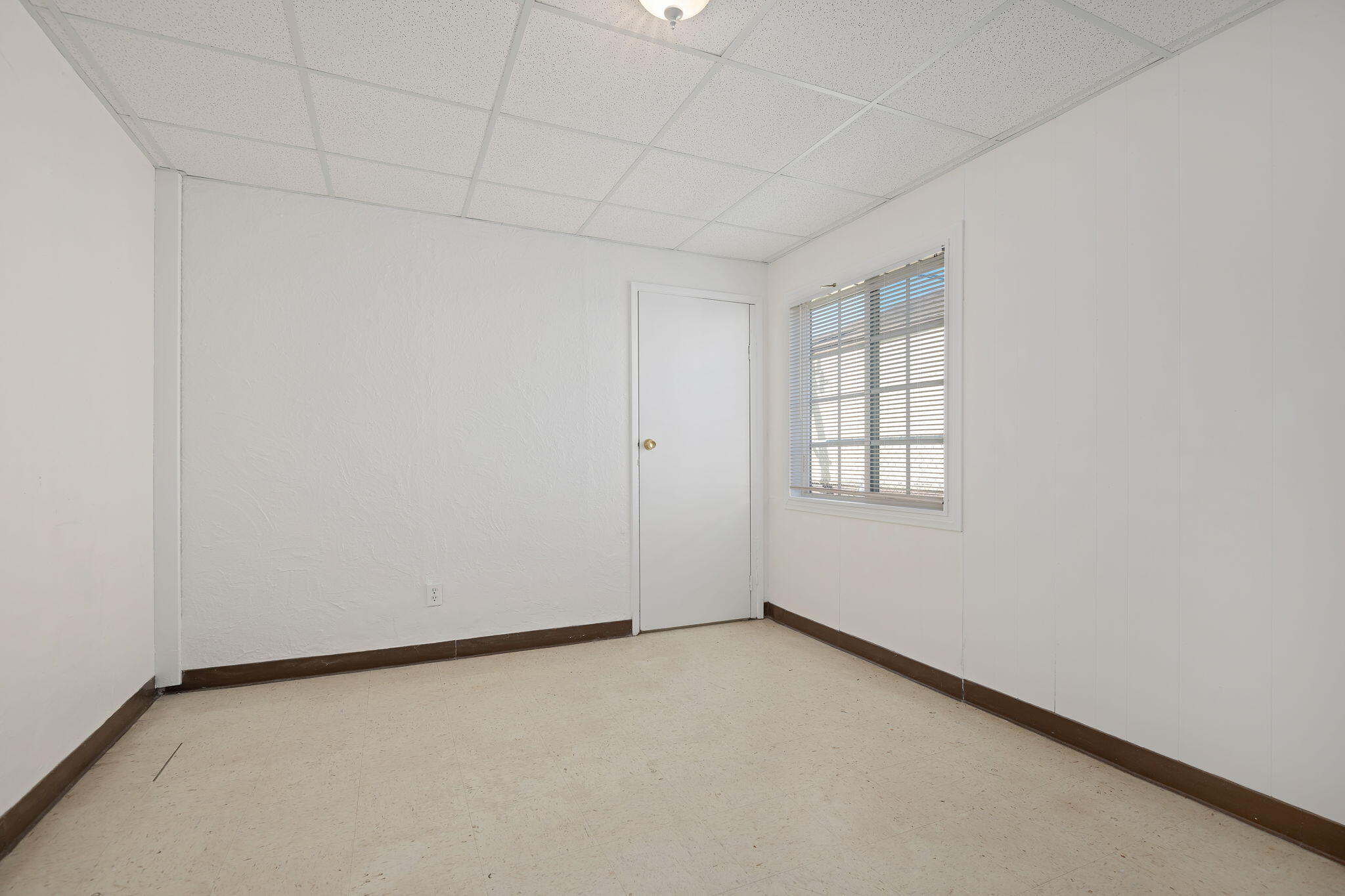 Port Hueneme, California 93041, United States, 2 Bedrooms Bedrooms, ,1 BathroomBathrooms,Residential,Pending,89881