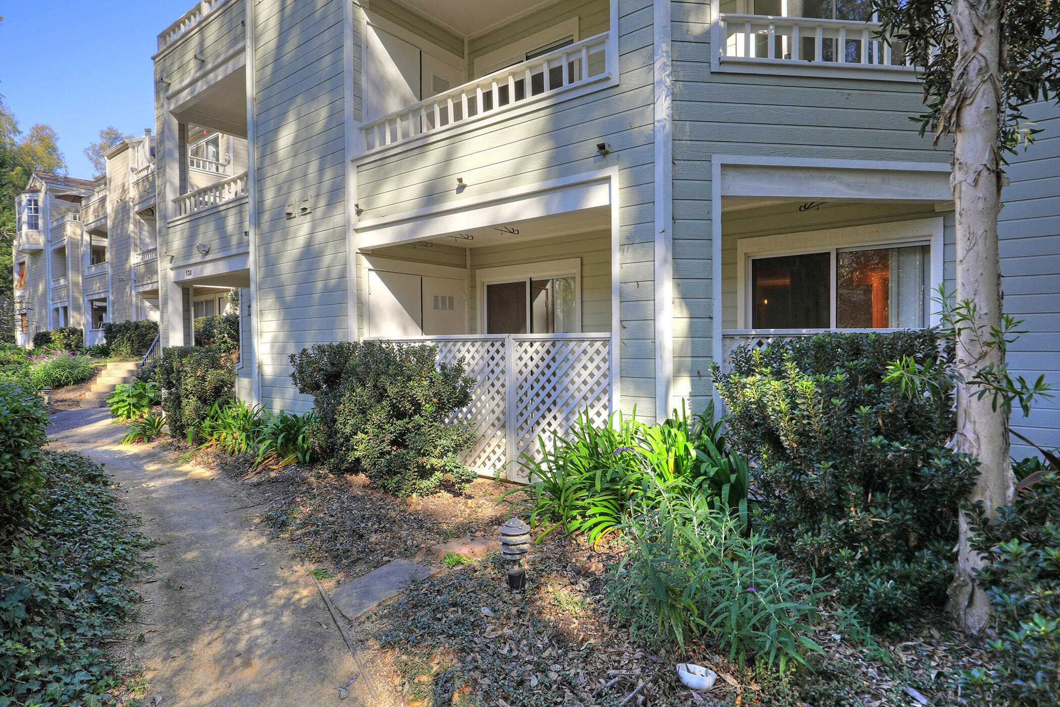 Santa Barbara, California 93117, United States, 2 Bedrooms Bedrooms, ,2 BathroomsBathrooms,Residential,Active,10120