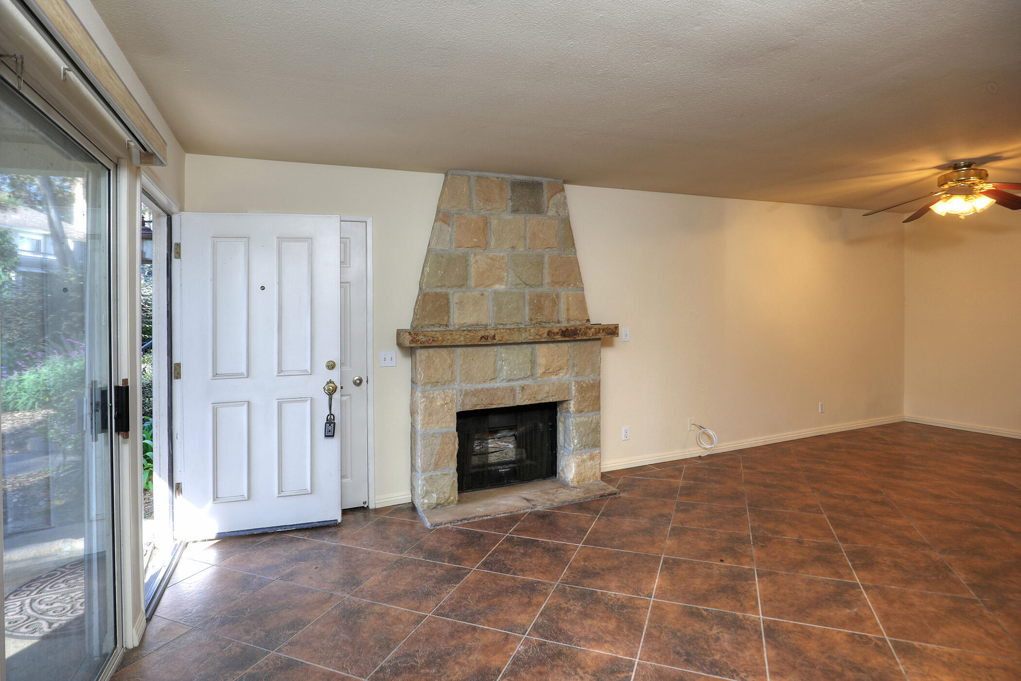 Santa Barbara, California 93117, United States, 2 Bedrooms Bedrooms, ,2 BathroomsBathrooms,Residential,Active,10120