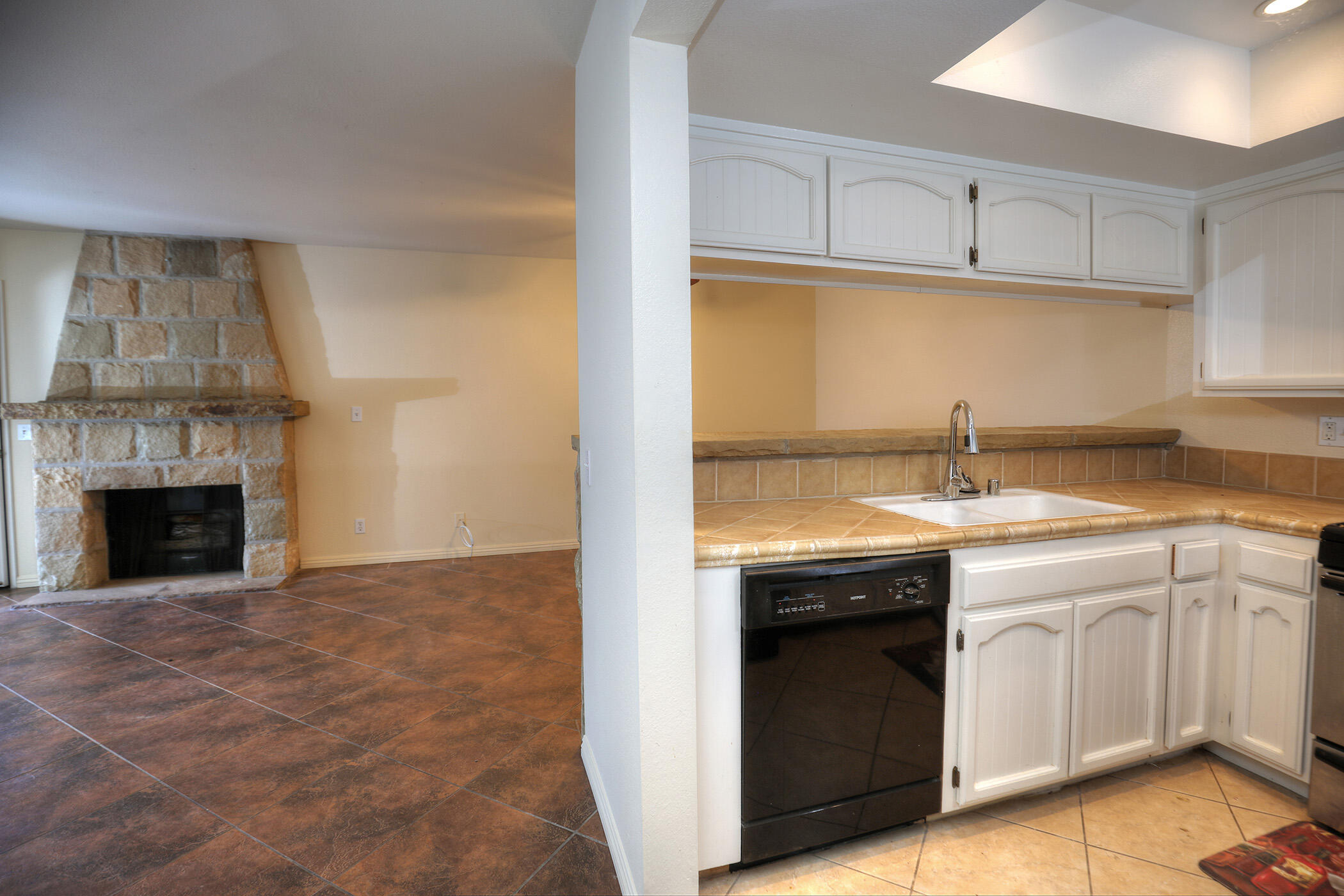 Santa Barbara, California 93117, United States, 2 Bedrooms Bedrooms, ,2 BathroomsBathrooms,Residential,Active,10120