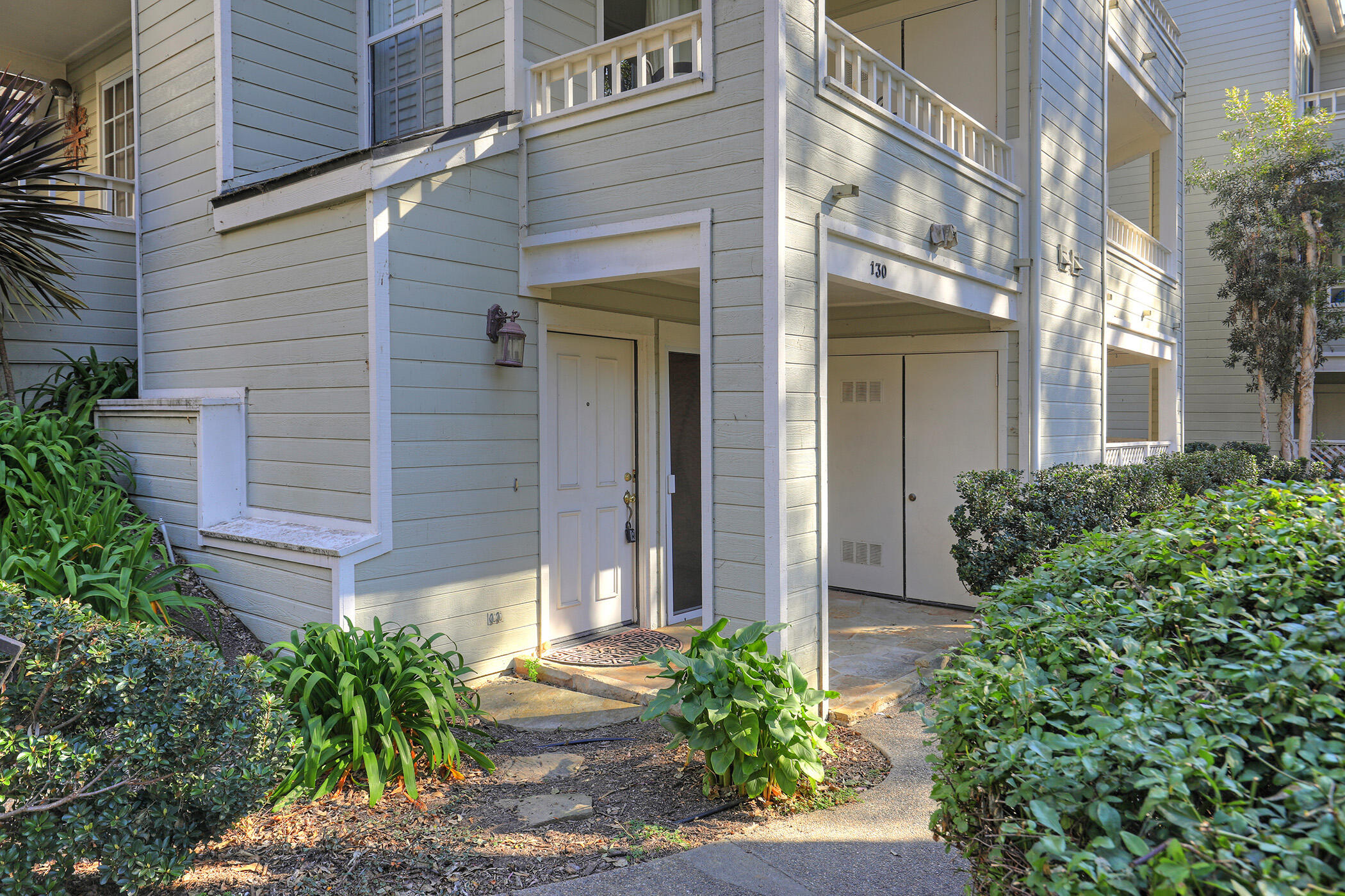 Santa Barbara, California 93117, United States, 2 Bedrooms Bedrooms, ,2 BathroomsBathrooms,Residential,Active,10120