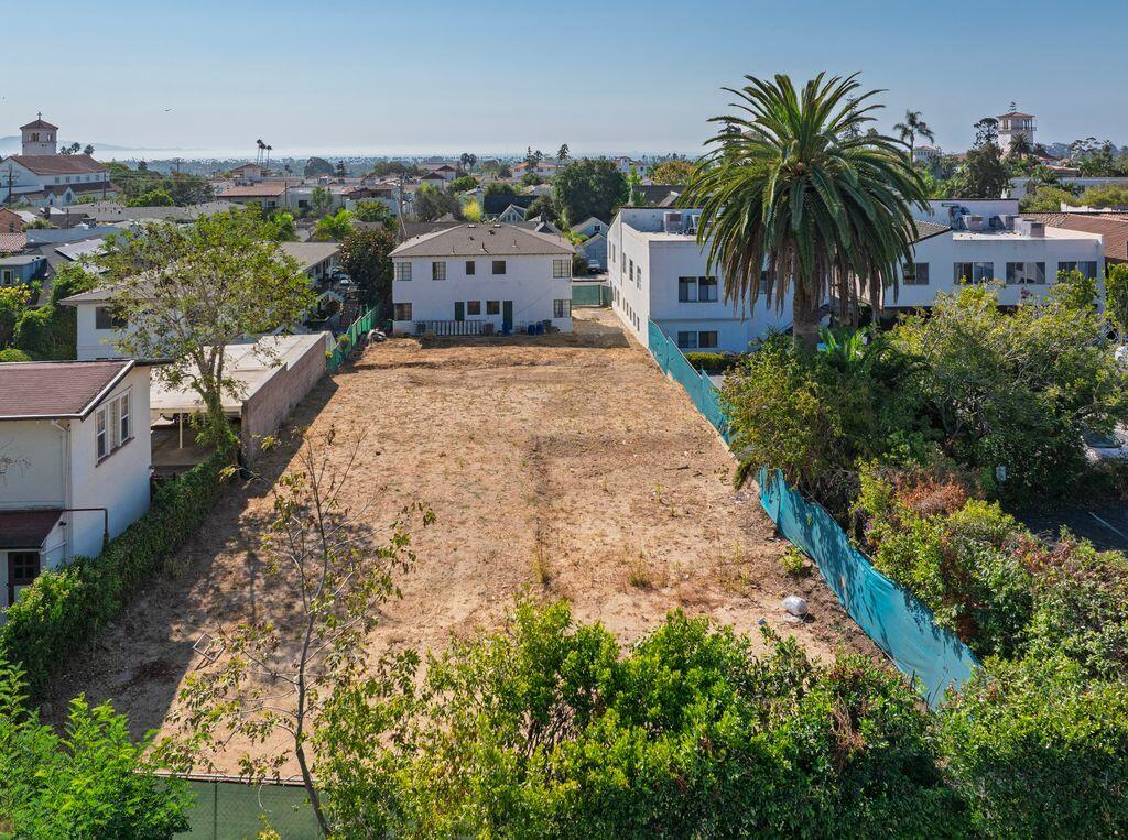 215 E Victoria Street