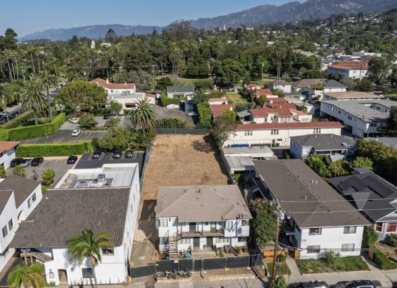 215 E Victoria Street