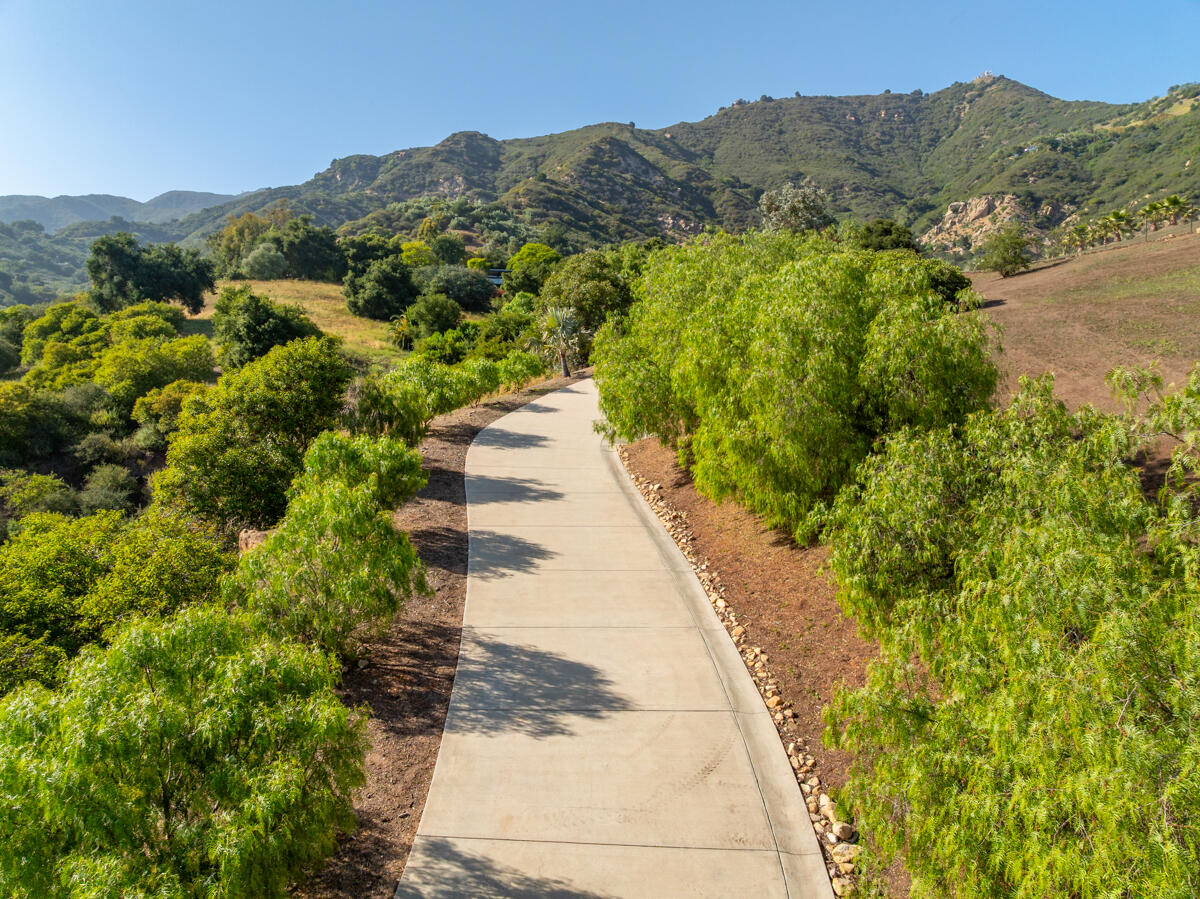 965 W Mountain Drive