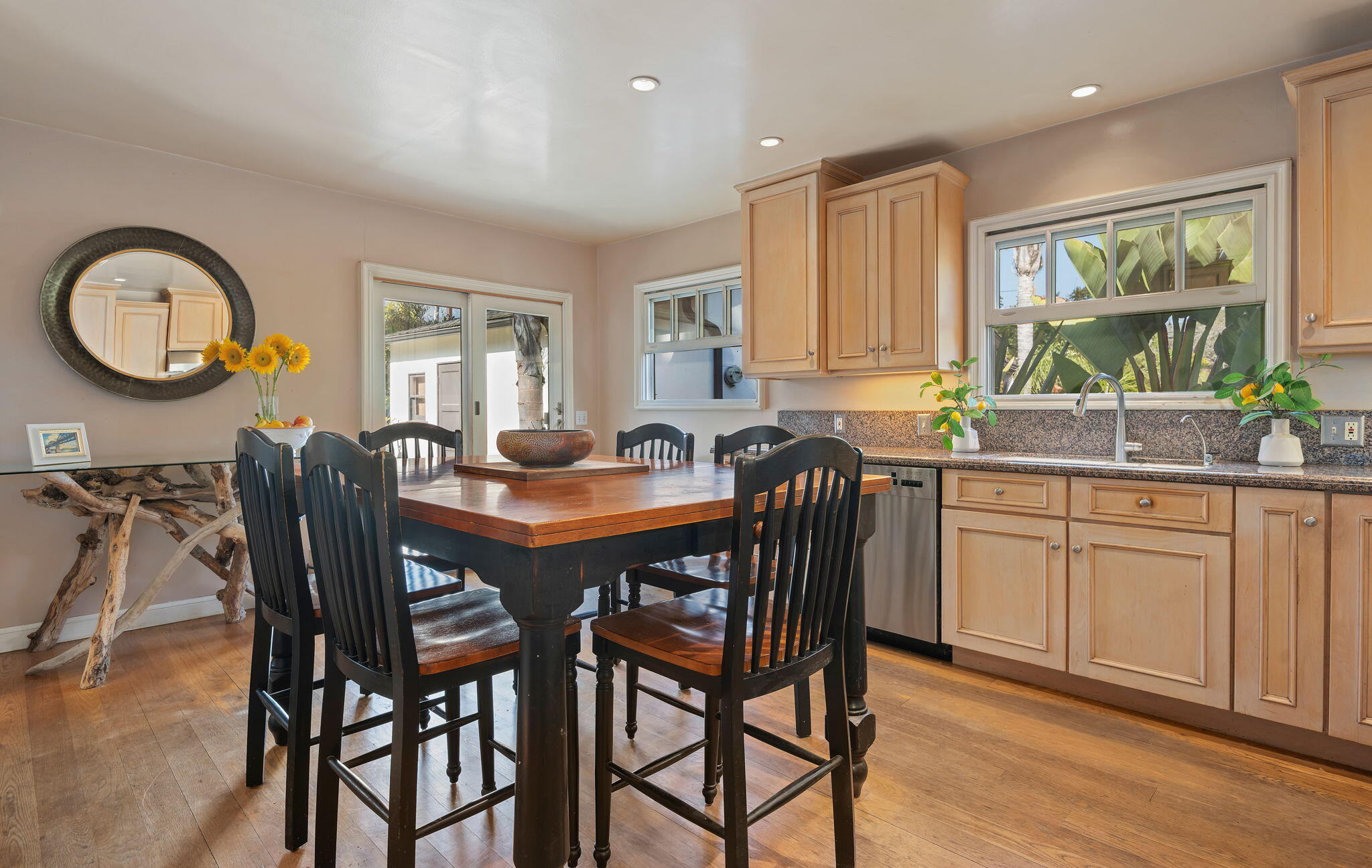 Santa Barbara, California 93111, United States, 3 Bedrooms Bedrooms, ,2 BathroomsBathrooms,Residential,Active,200982