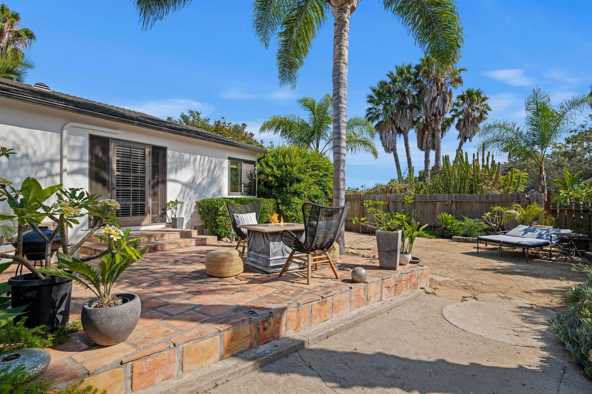 Santa Barbara, California 93111, United States, 3 Bedrooms Bedrooms, ,2 BathroomsBathrooms,Residential,Active,200982