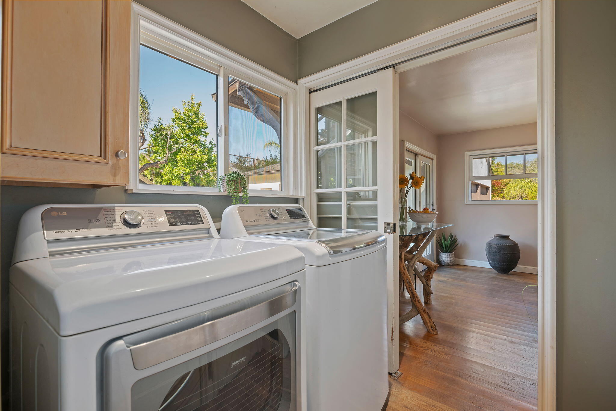 Santa Barbara, California 93111, United States, 3 Bedrooms Bedrooms, ,2 BathroomsBathrooms,Residential,Active,200982