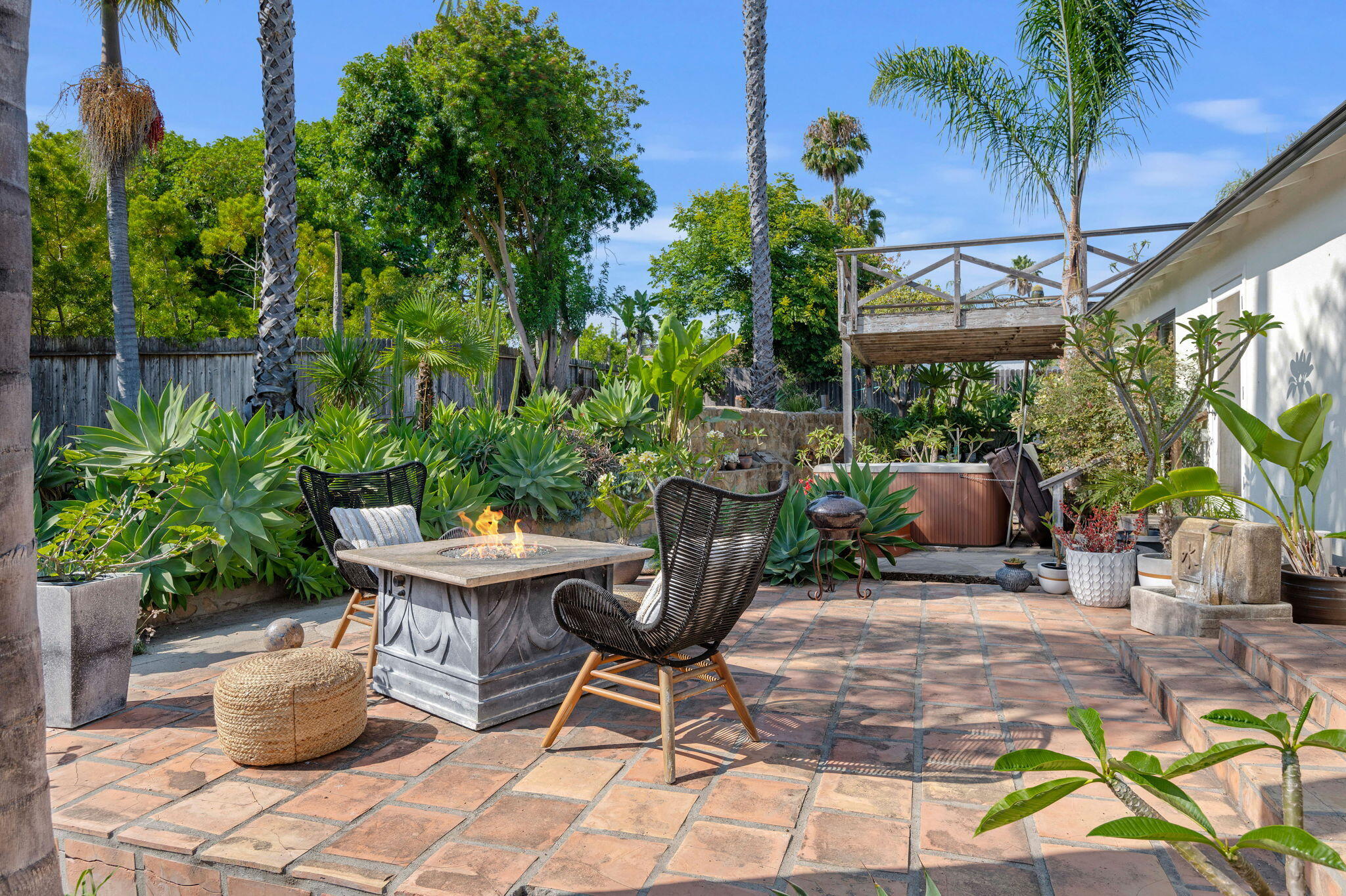 Santa Barbara, California 93111, United States, 3 Bedrooms Bedrooms, ,2 BathroomsBathrooms,Residential,Active,200982