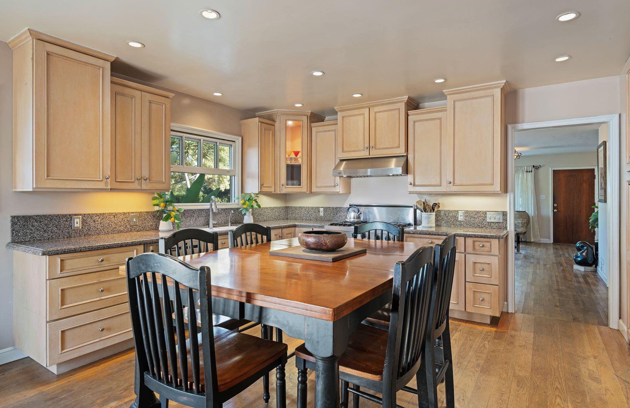 Santa Barbara, California 93111, United States, 3 Bedrooms Bedrooms, ,2 BathroomsBathrooms,Residential,Active,200982