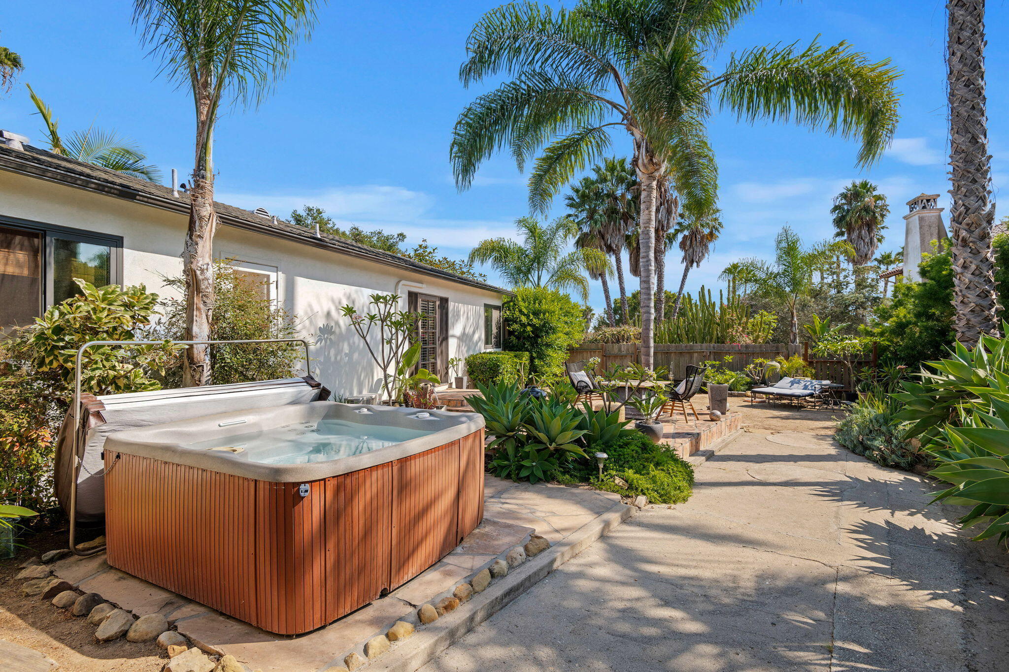 Santa Barbara, California 93111, United States, 3 Bedrooms Bedrooms, ,2 BathroomsBathrooms,Residential,Active,200982