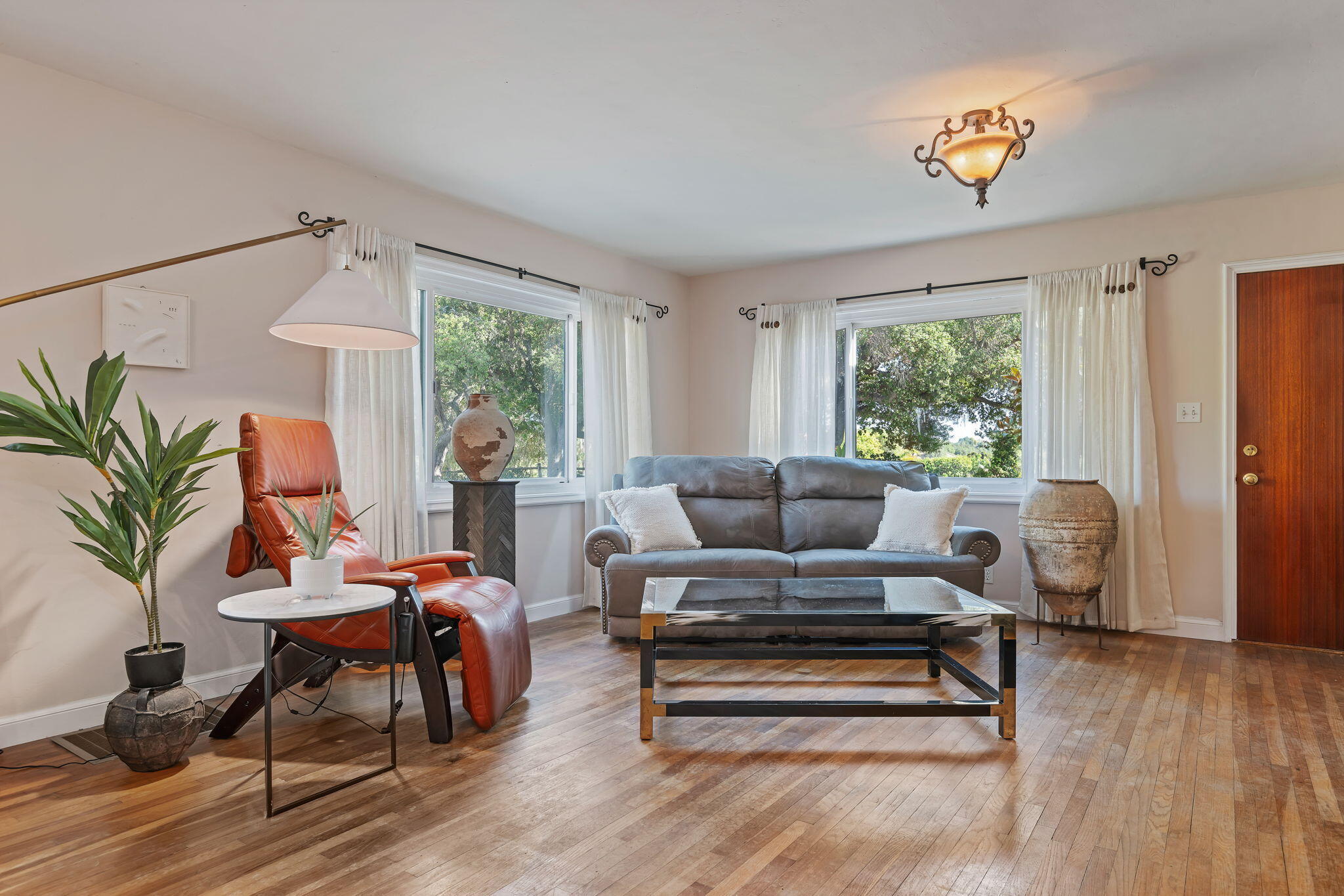 Santa Barbara, California 93111, United States, 3 Bedrooms Bedrooms, ,2 BathroomsBathrooms,Residential,Active,200982