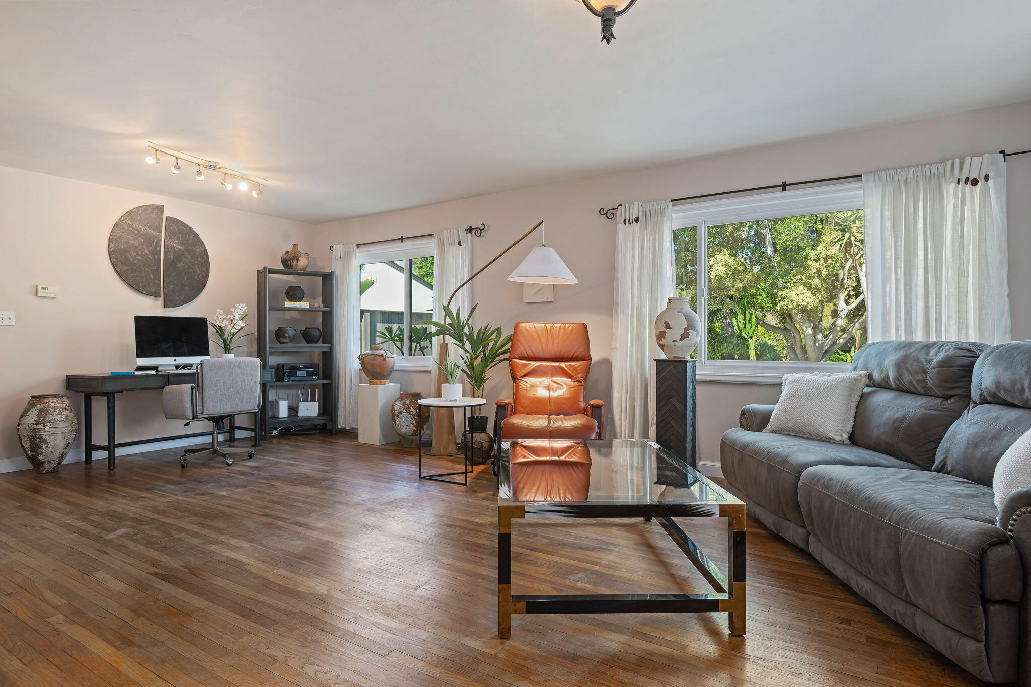 Santa Barbara, California 93111, United States, 3 Bedrooms Bedrooms, ,2 BathroomsBathrooms,Residential,Active,200982