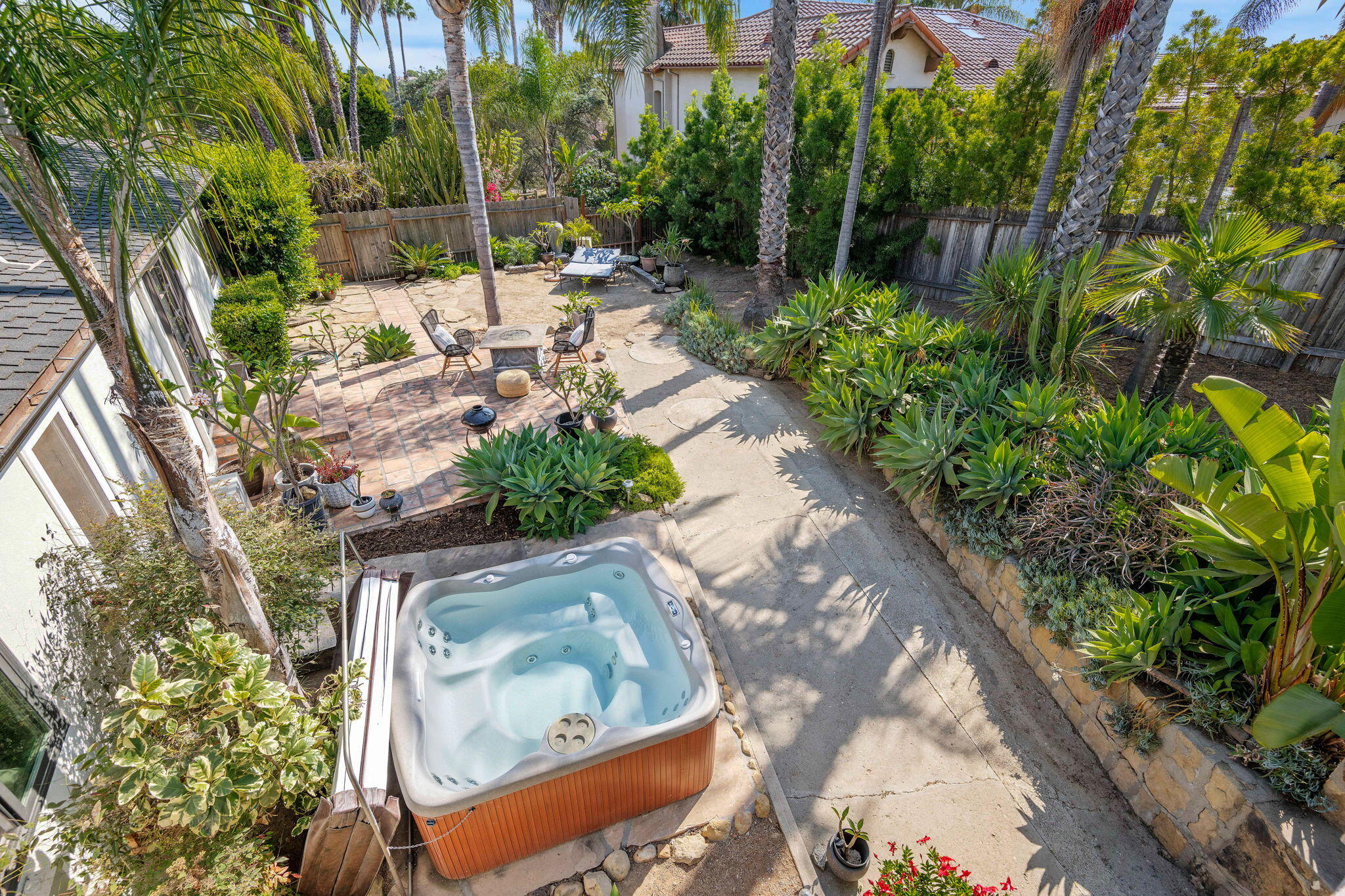 Santa Barbara, California 93111, United States, 3 Bedrooms Bedrooms, ,2 BathroomsBathrooms,Residential,Active,200982