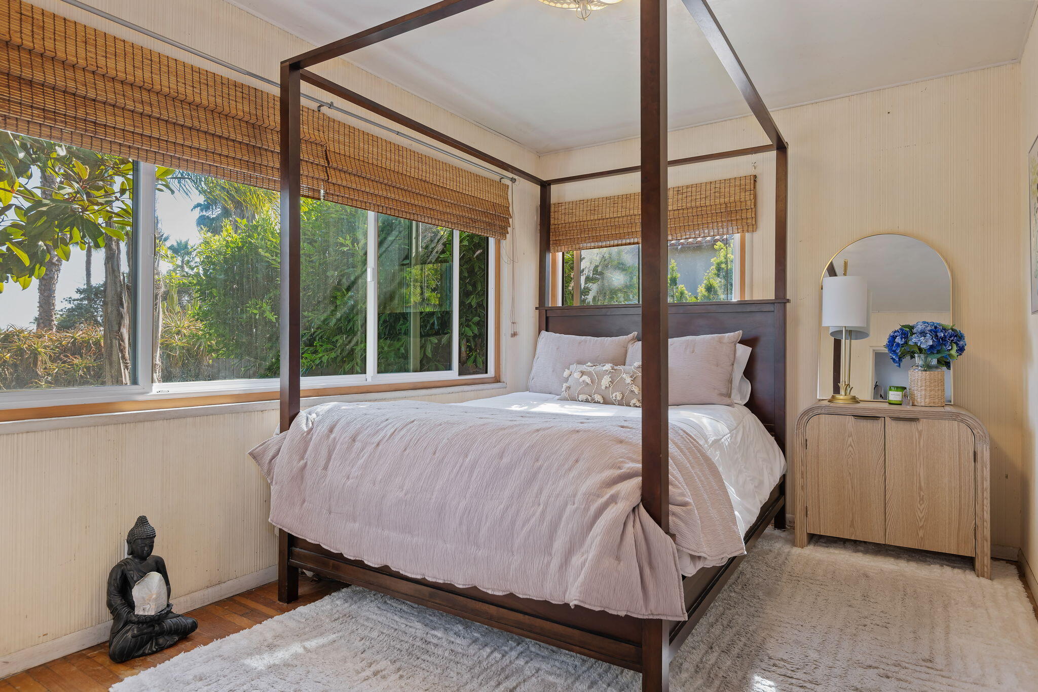 Santa Barbara, California 93111, United States, 3 Bedrooms Bedrooms, ,2 BathroomsBathrooms,Residential,Active,200982