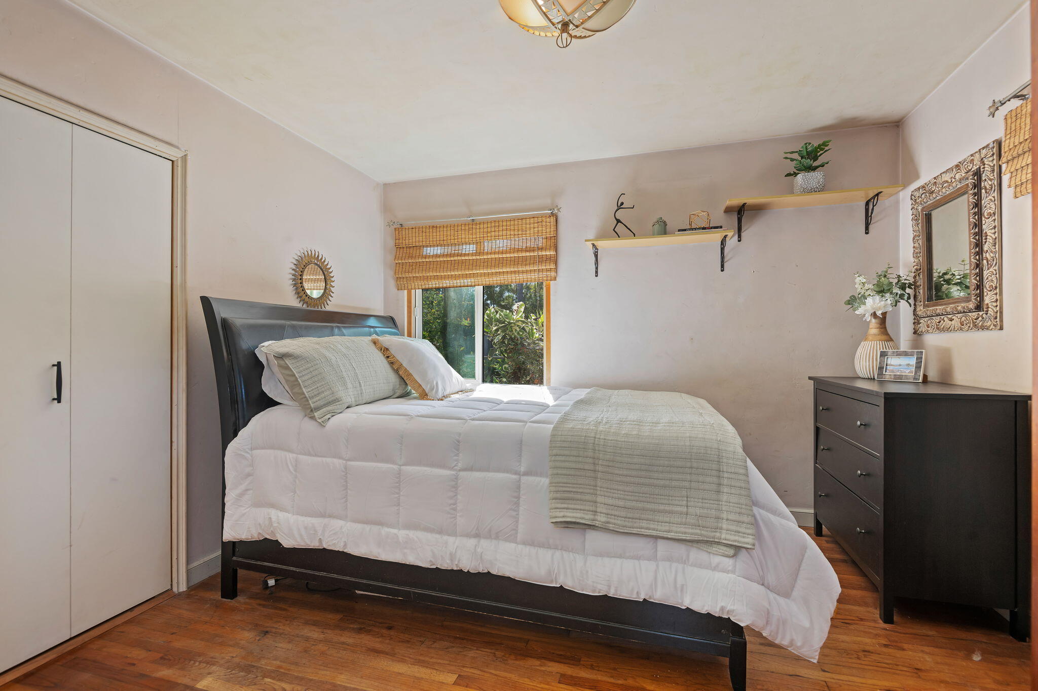 Santa Barbara, California 93111, United States, 3 Bedrooms Bedrooms, ,2 BathroomsBathrooms,Residential,Active,200982