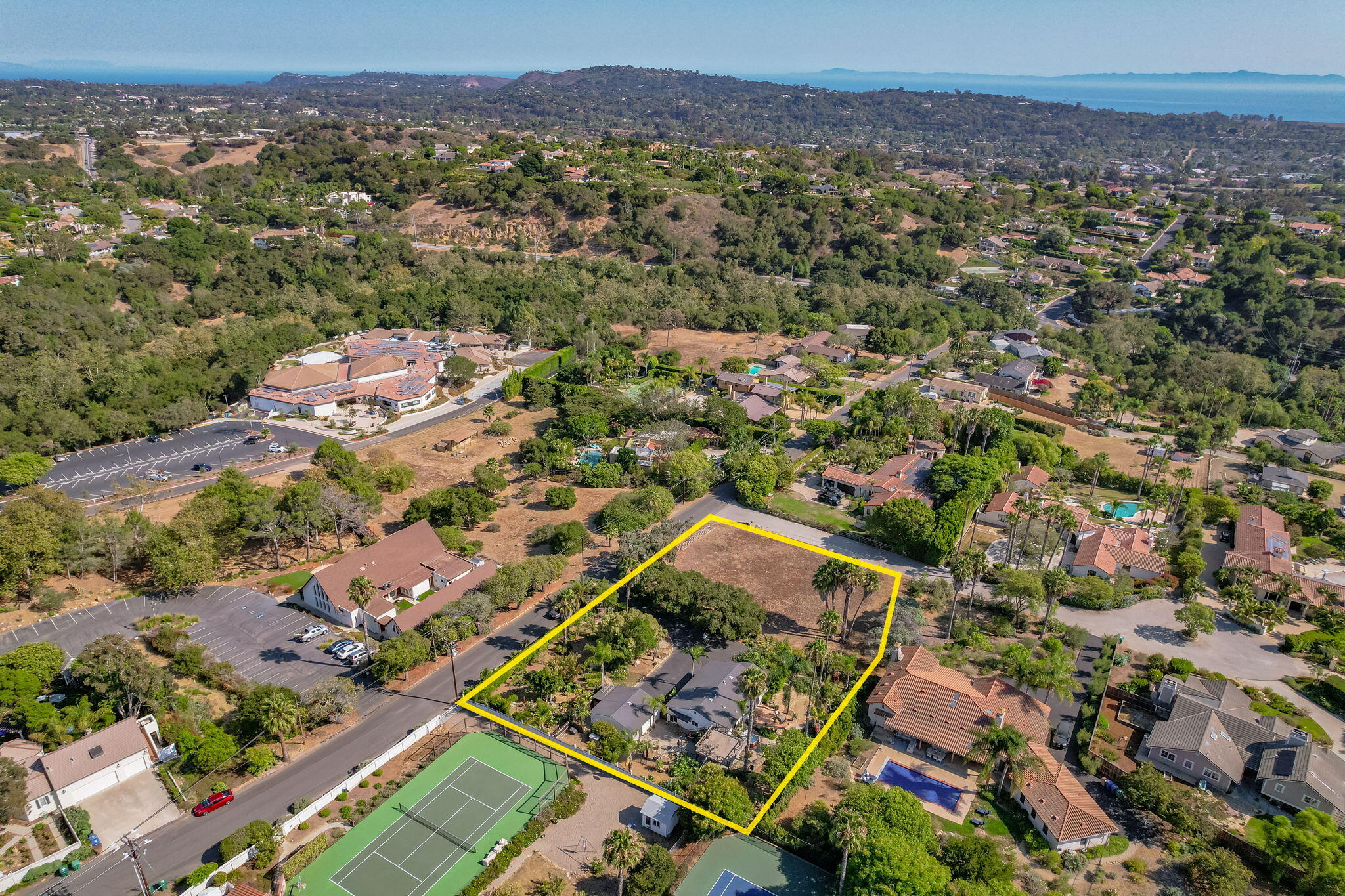 Santa Barbara, California 93111, United States, 3 Bedrooms Bedrooms, ,2 BathroomsBathrooms,Residential,Active,200982