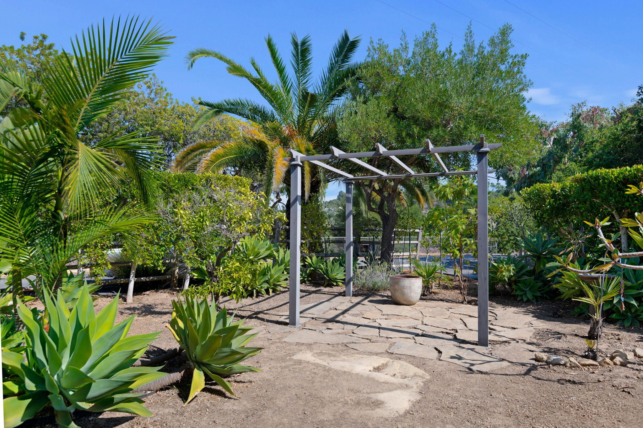 Santa Barbara, California 93111, United States, 3 Bedrooms Bedrooms, ,2 BathroomsBathrooms,Residential,Active,200982