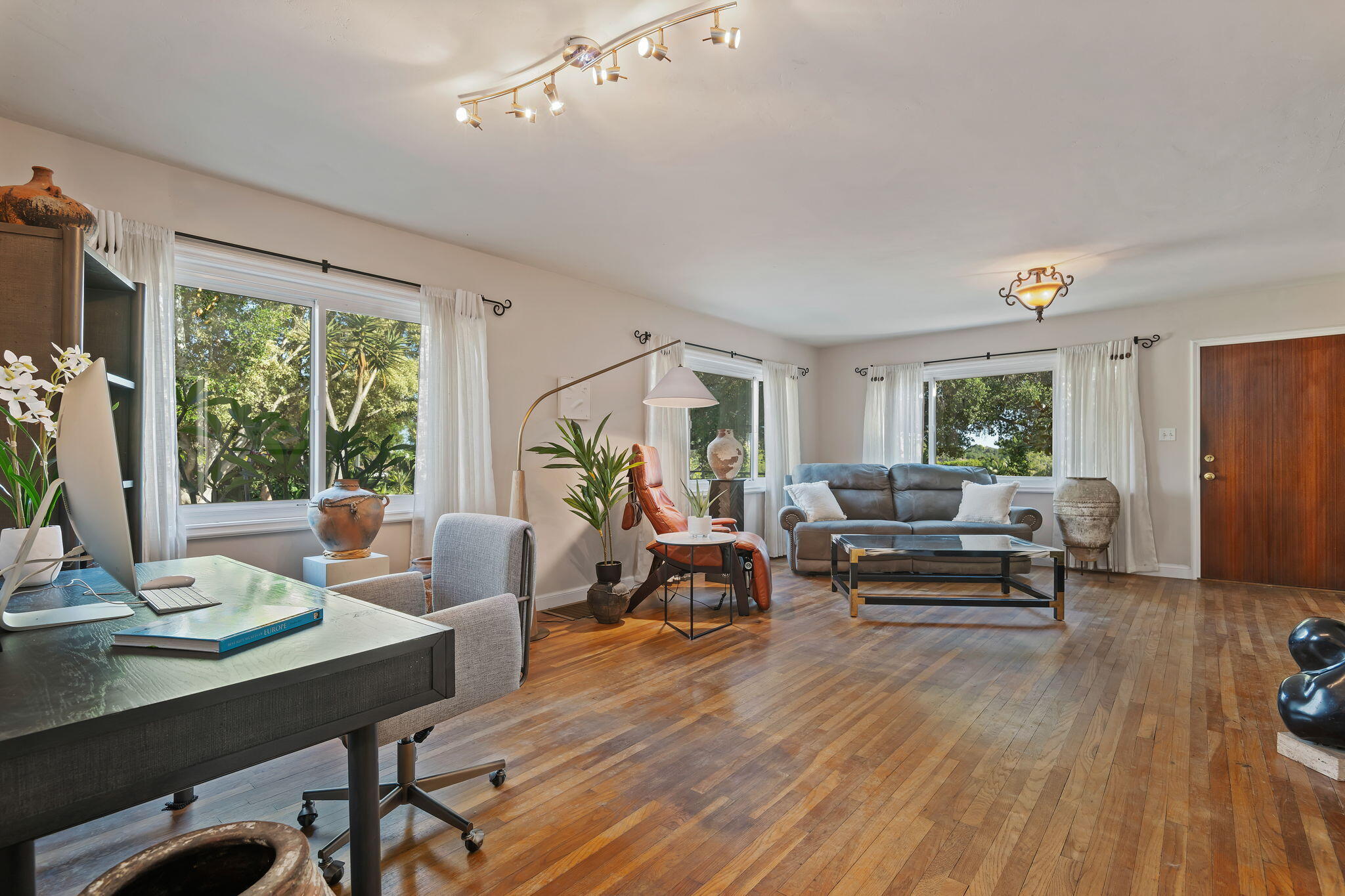 Santa Barbara, California 93111, United States, 3 Bedrooms Bedrooms, ,2 BathroomsBathrooms,Residential,Active,200982