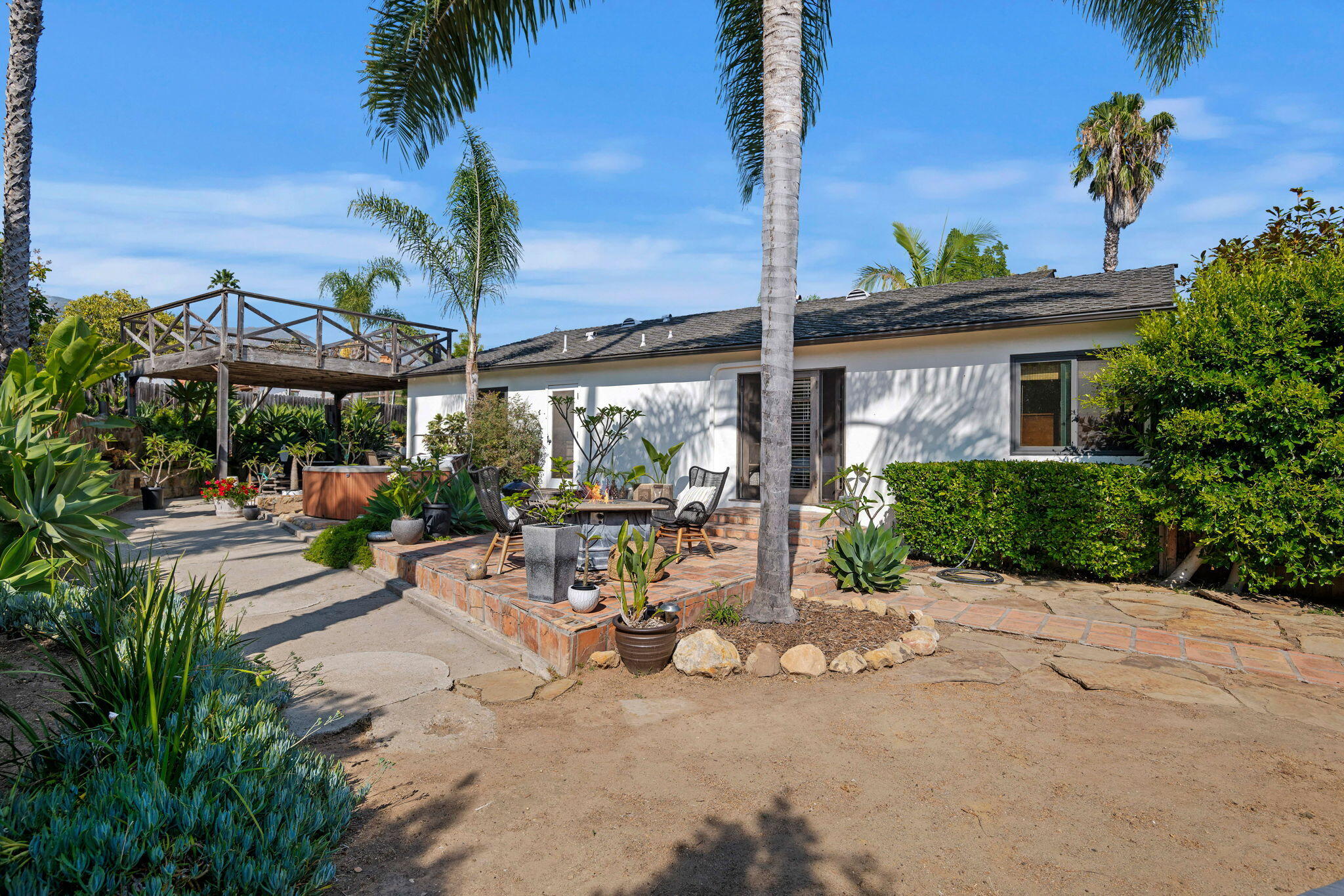 Santa Barbara, California 93111, United States, 3 Bedrooms Bedrooms, ,2 BathroomsBathrooms,Residential,Active,200982