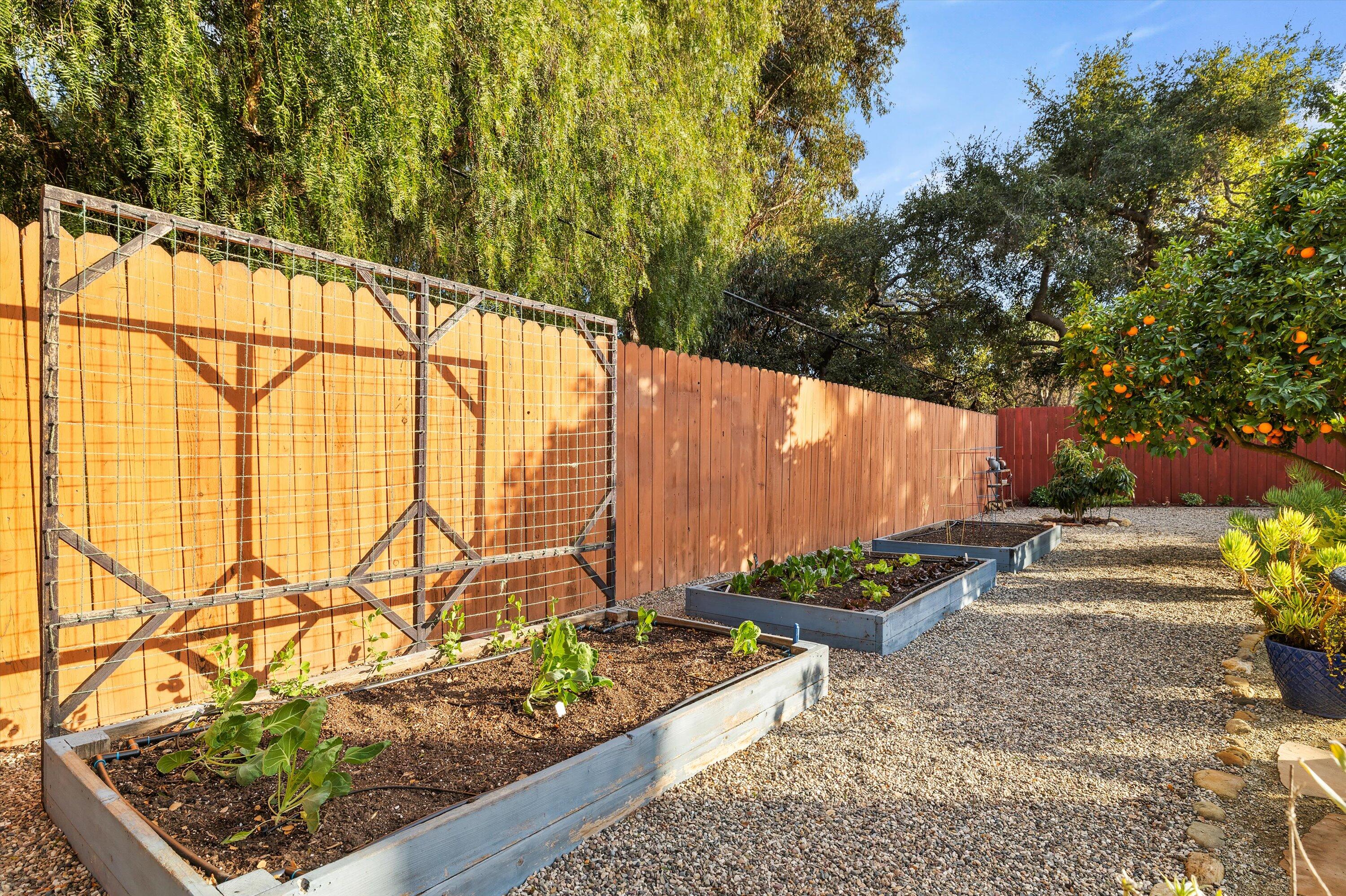 Santa Barbara, California 93110, United States, 4 Bedrooms Bedrooms, ,3 BathroomsBathrooms,Residential,Pending,11588