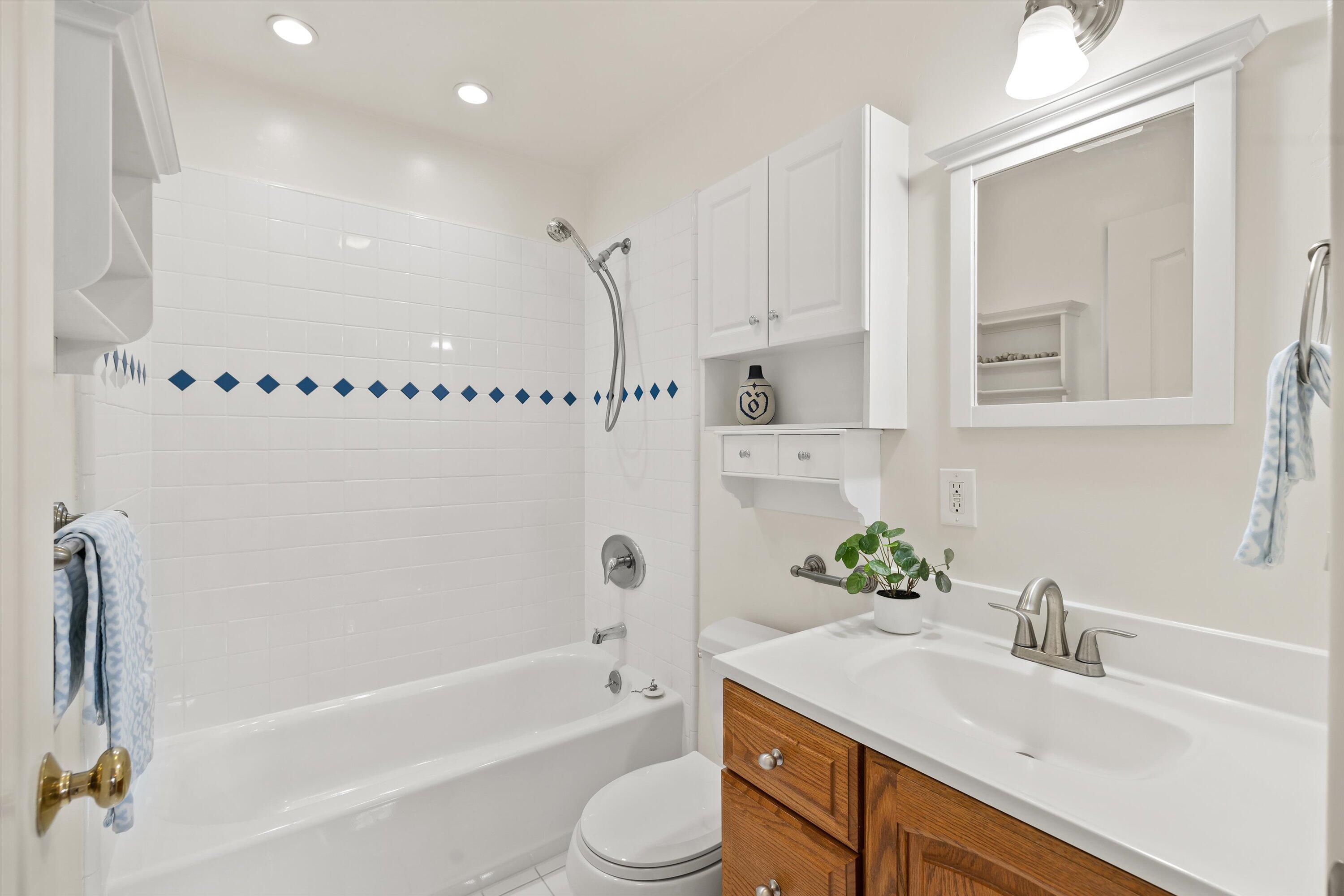 Santa Barbara, California 93110, United States, 4 Bedrooms Bedrooms, ,3 BathroomsBathrooms,Residential,Pending,11588