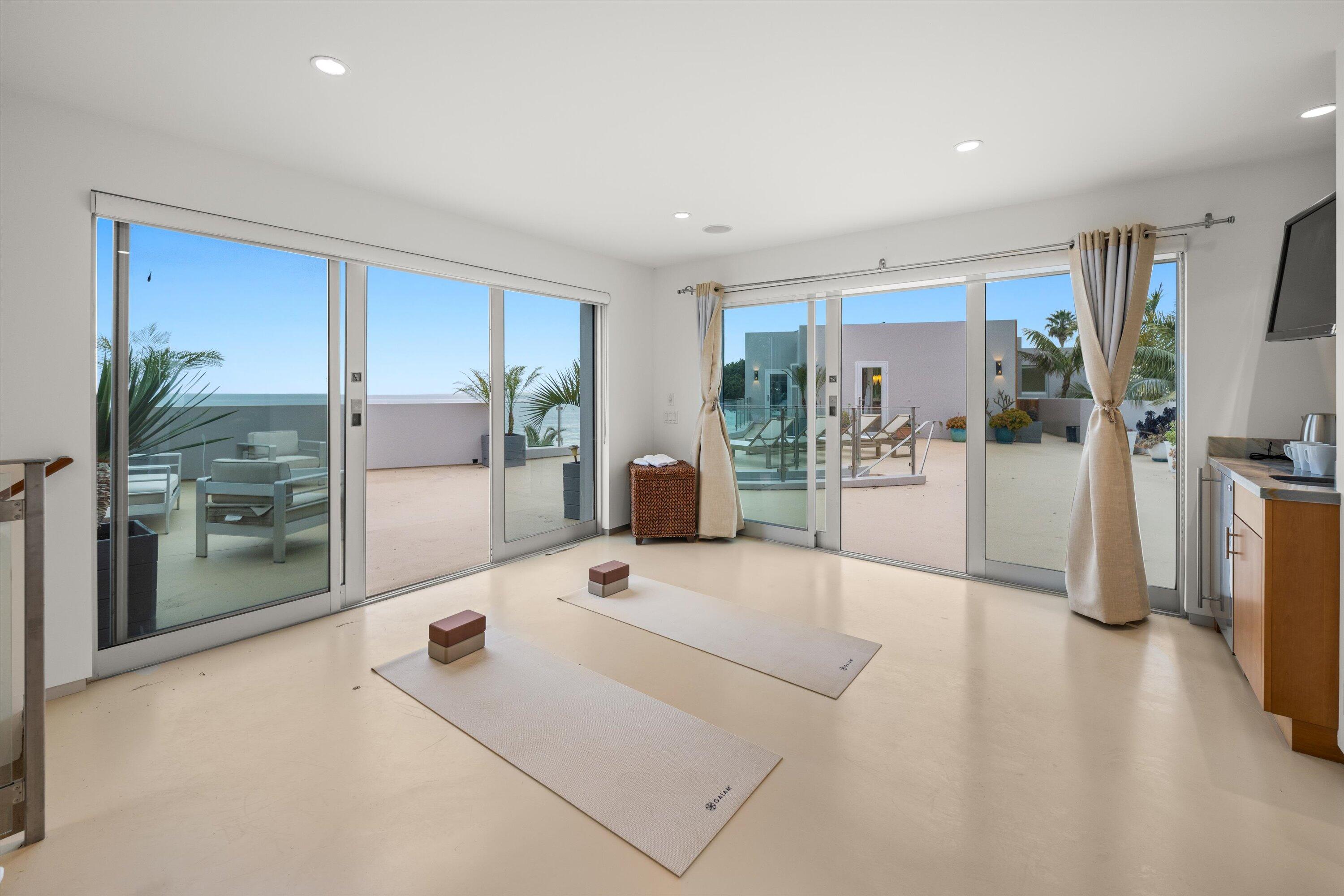 Santa Barbara, California 93111, United States, 5 Bedrooms Bedrooms, ,5 BathroomsBathrooms,Residential,Active,201330