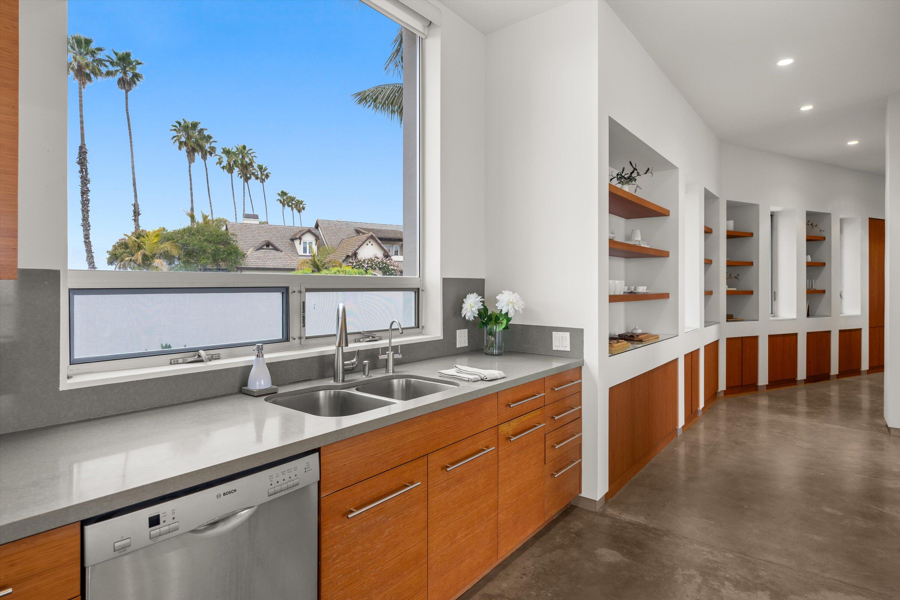 Santa Barbara, California 93111, United States, 5 Bedrooms Bedrooms, ,5 BathroomsBathrooms,Residential,Active,201330