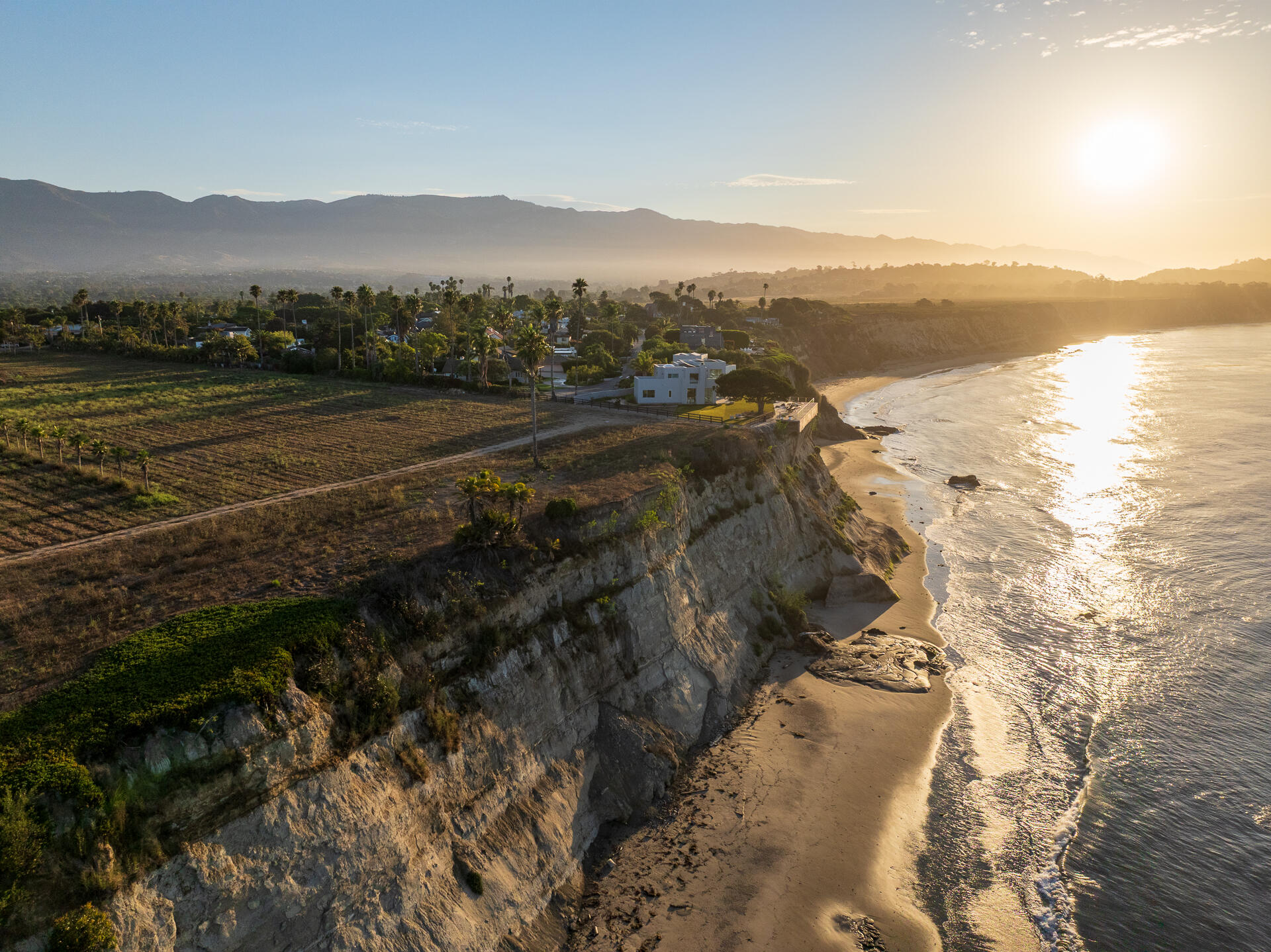 Santa Barbara, California 93111, United States, 5 Bedrooms Bedrooms, ,5 BathroomsBathrooms,Residential,Active,201330