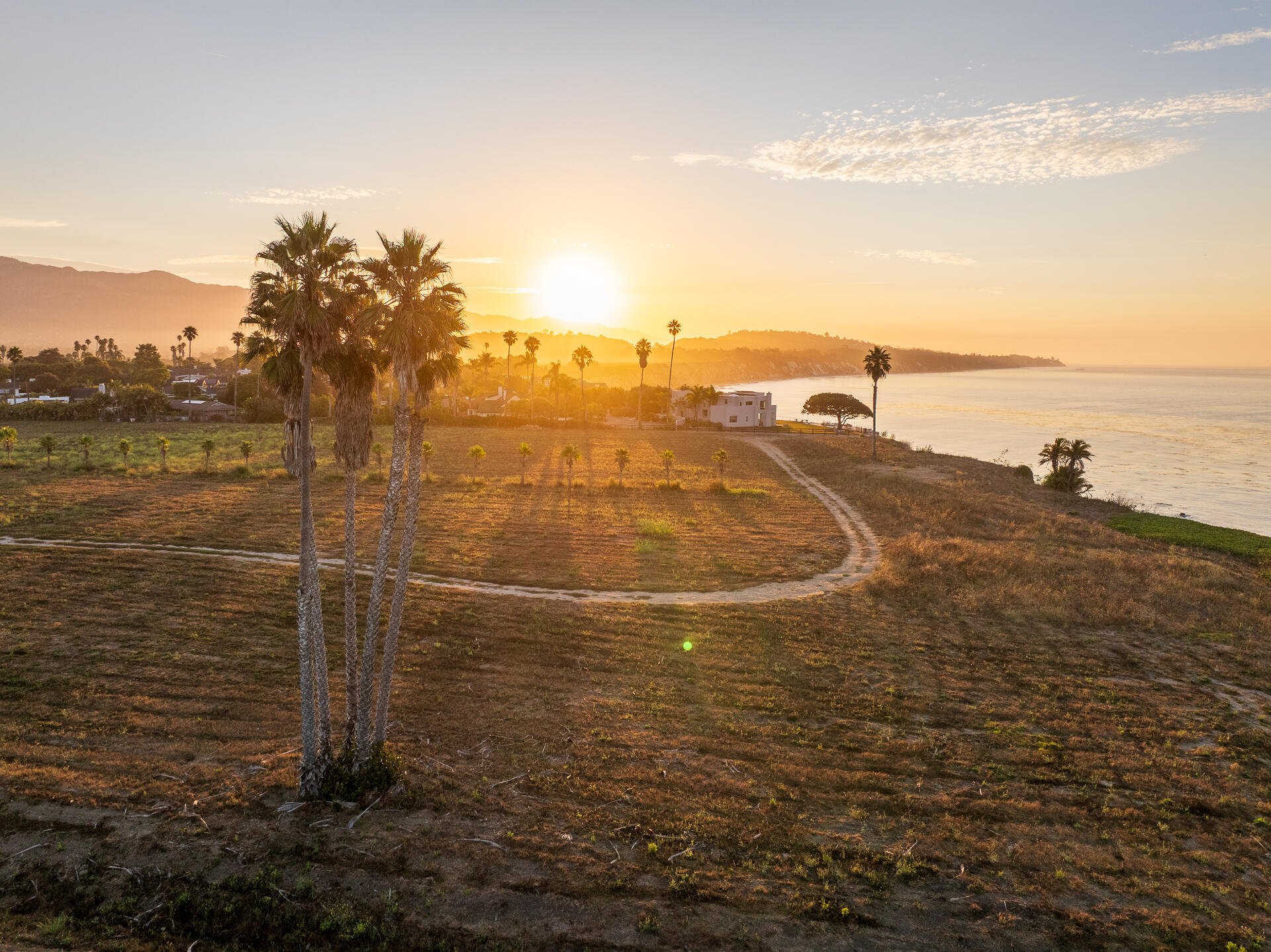 Santa Barbara, California 93111, United States, 5 Bedrooms Bedrooms, ,5 BathroomsBathrooms,Residential,Active,201330