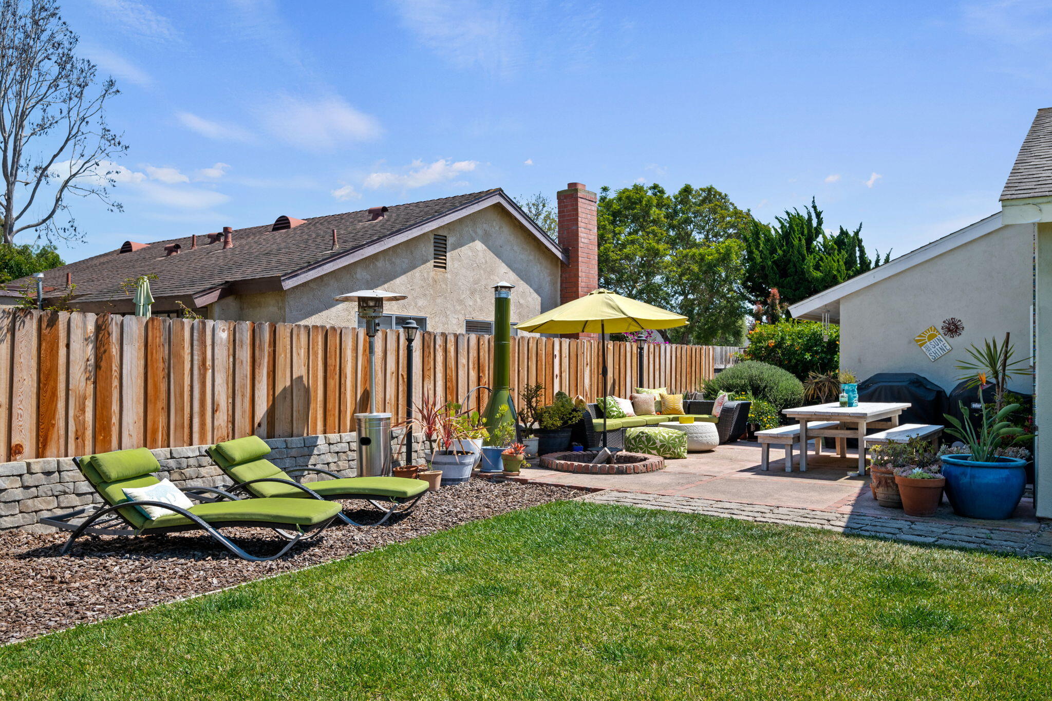 Carpinteria, California 93013, United States, 3 Bedrooms Bedrooms, ,2 BathroomsBathrooms,Residential,Pending,191511