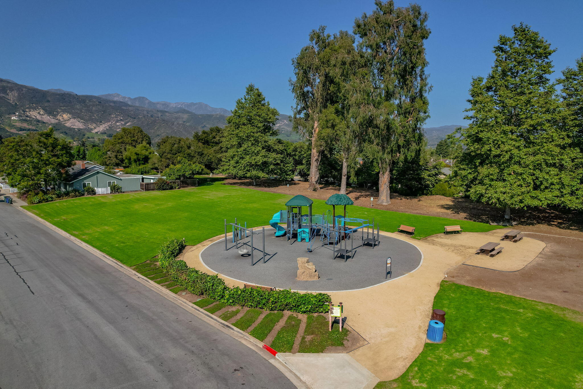 Carpinteria, California 93013, United States, 3 Bedrooms Bedrooms, ,2 BathroomsBathrooms,Residential,Pending,191511