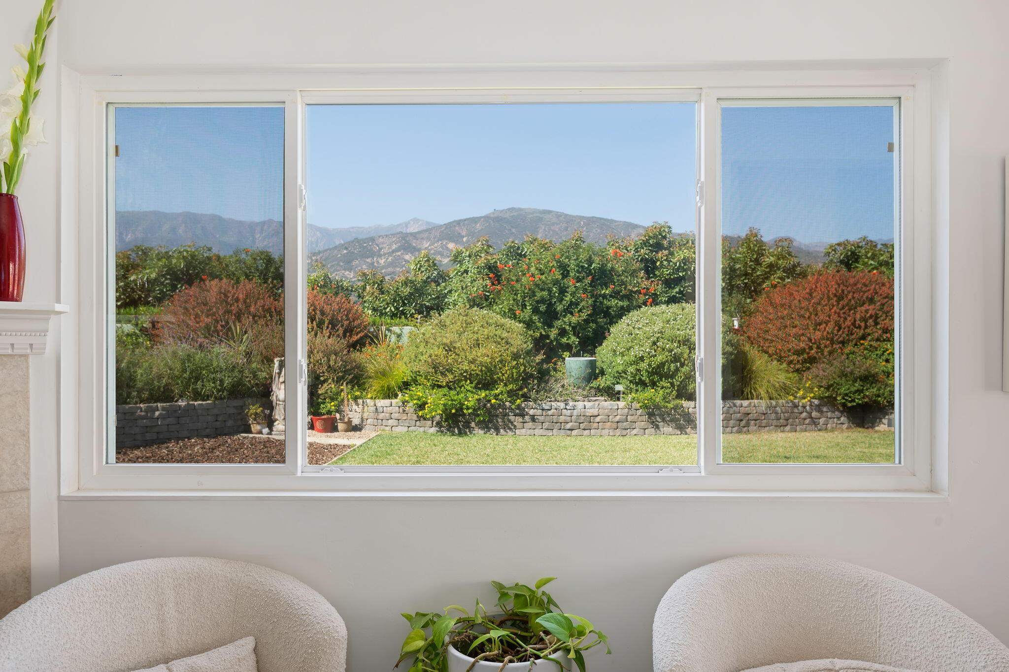 Carpinteria, California 93013, United States, 3 Bedrooms Bedrooms, ,2 BathroomsBathrooms,Residential,Pending,191511