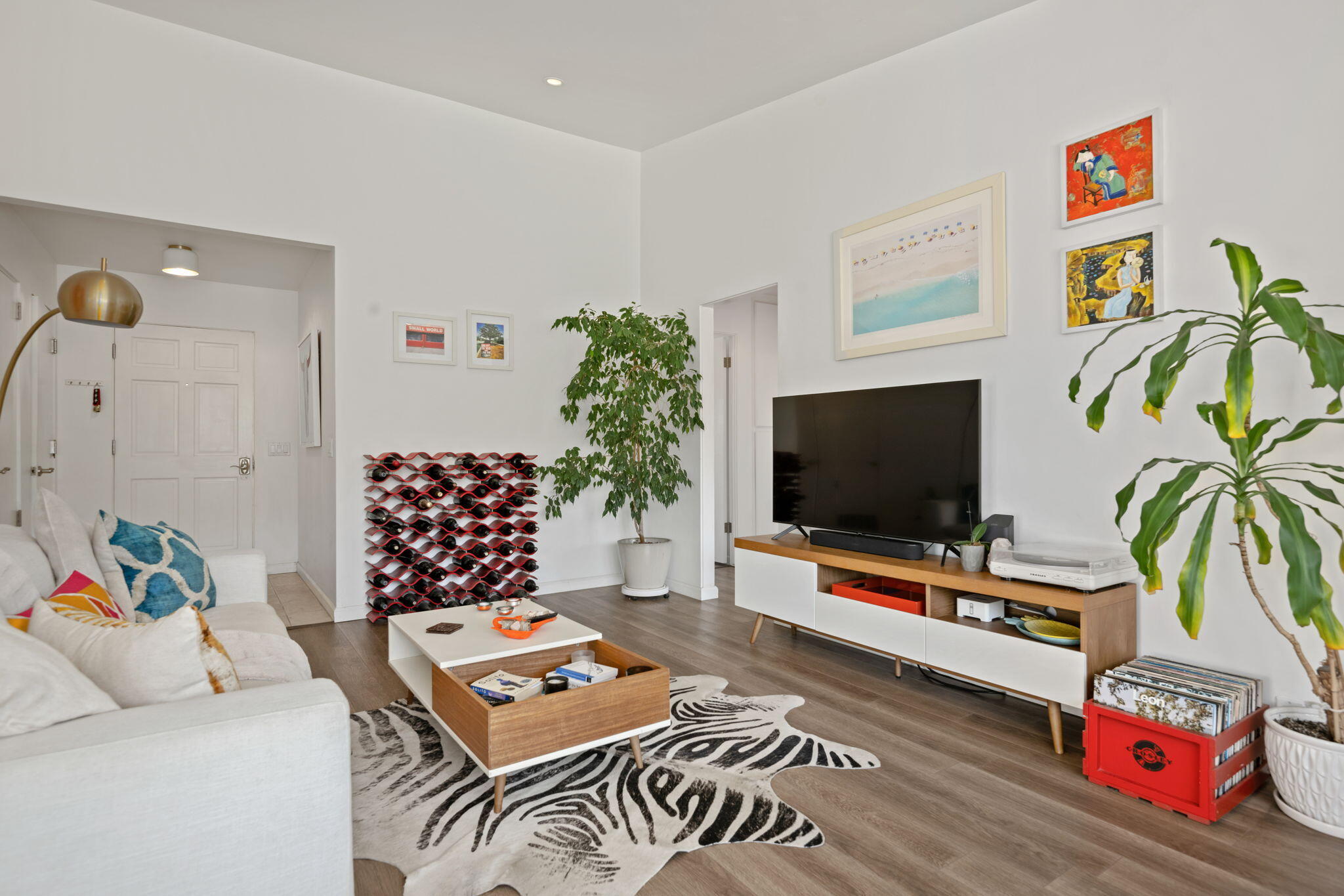 Carpinteria, California 93013, United States, 3 Bedrooms Bedrooms, ,2 BathroomsBathrooms,Residential,Pending,191511