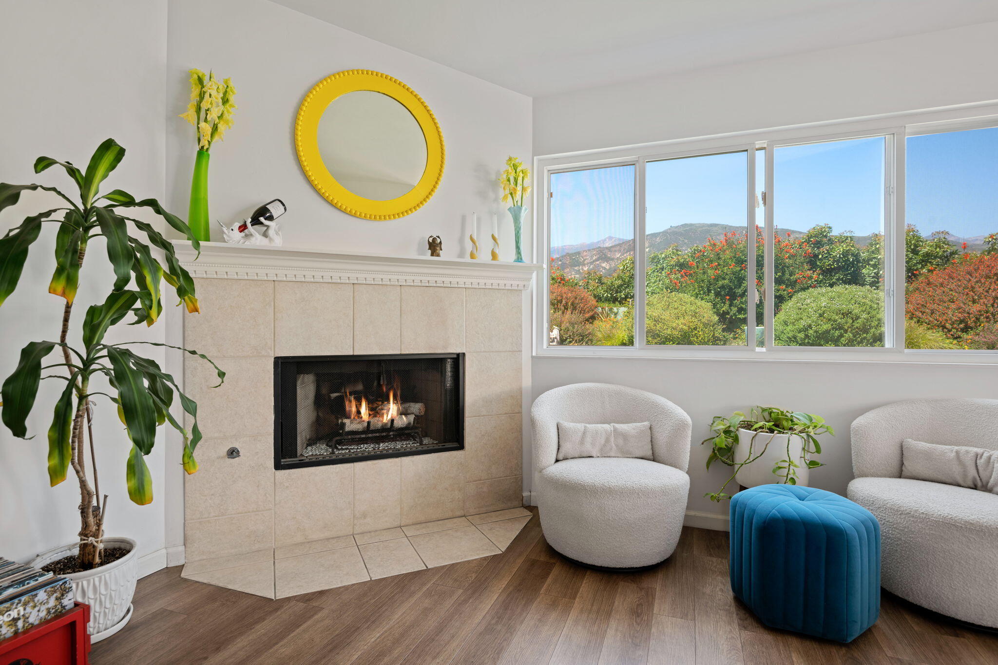 Carpinteria, California 93013, United States, 3 Bedrooms Bedrooms, ,2 BathroomsBathrooms,Residential,Pending,191511