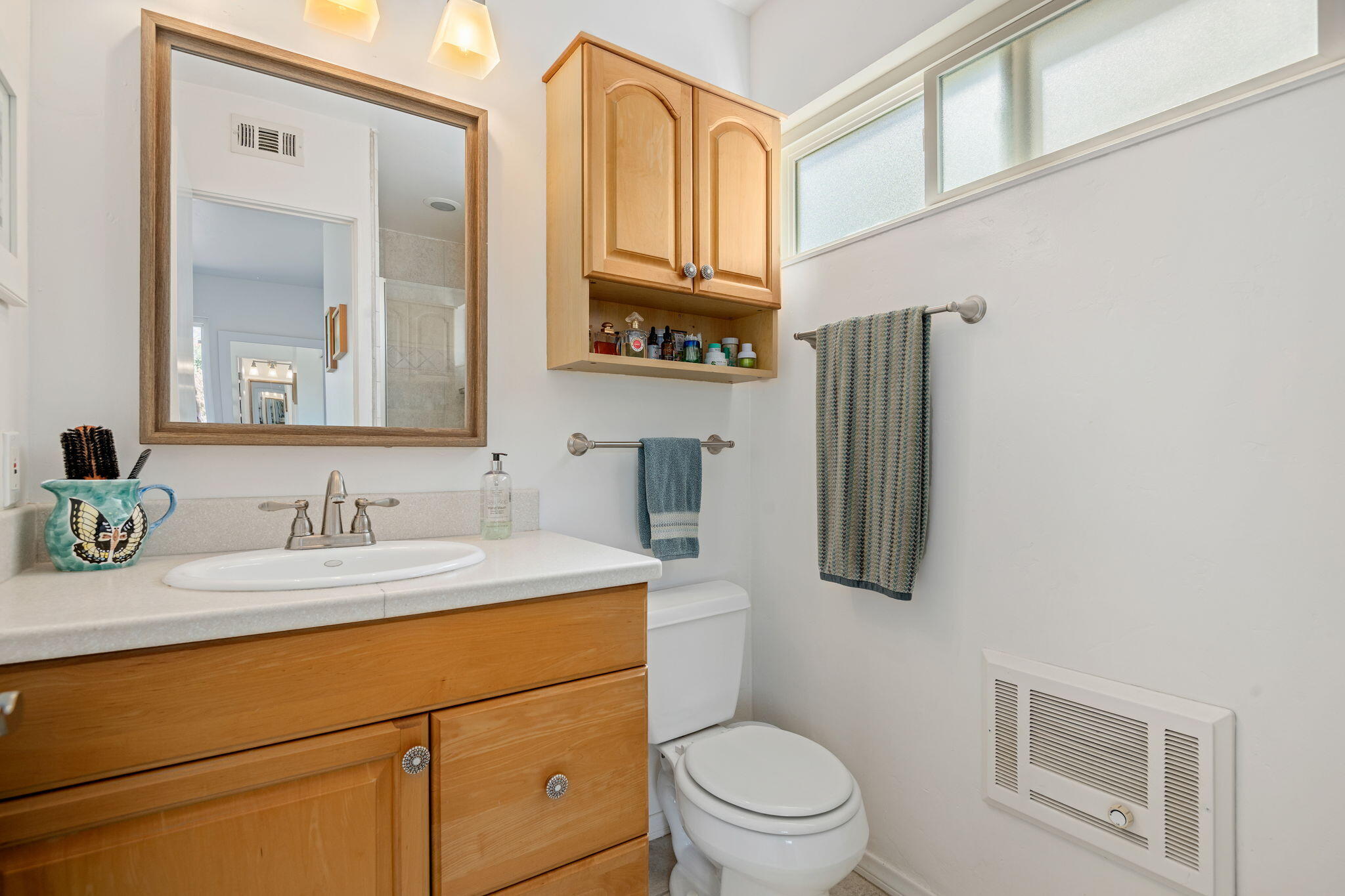 Carpinteria, California 93013, United States, 3 Bedrooms Bedrooms, ,2 BathroomsBathrooms,Residential,Pending,191511