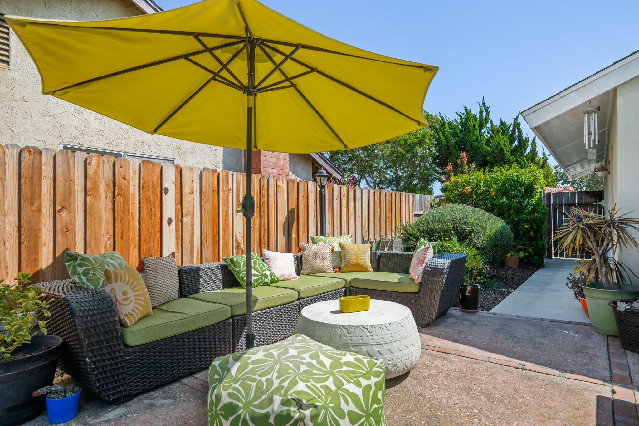 Carpinteria, California 93013, United States, 3 Bedrooms Bedrooms, ,2 BathroomsBathrooms,Residential,Pending,191511