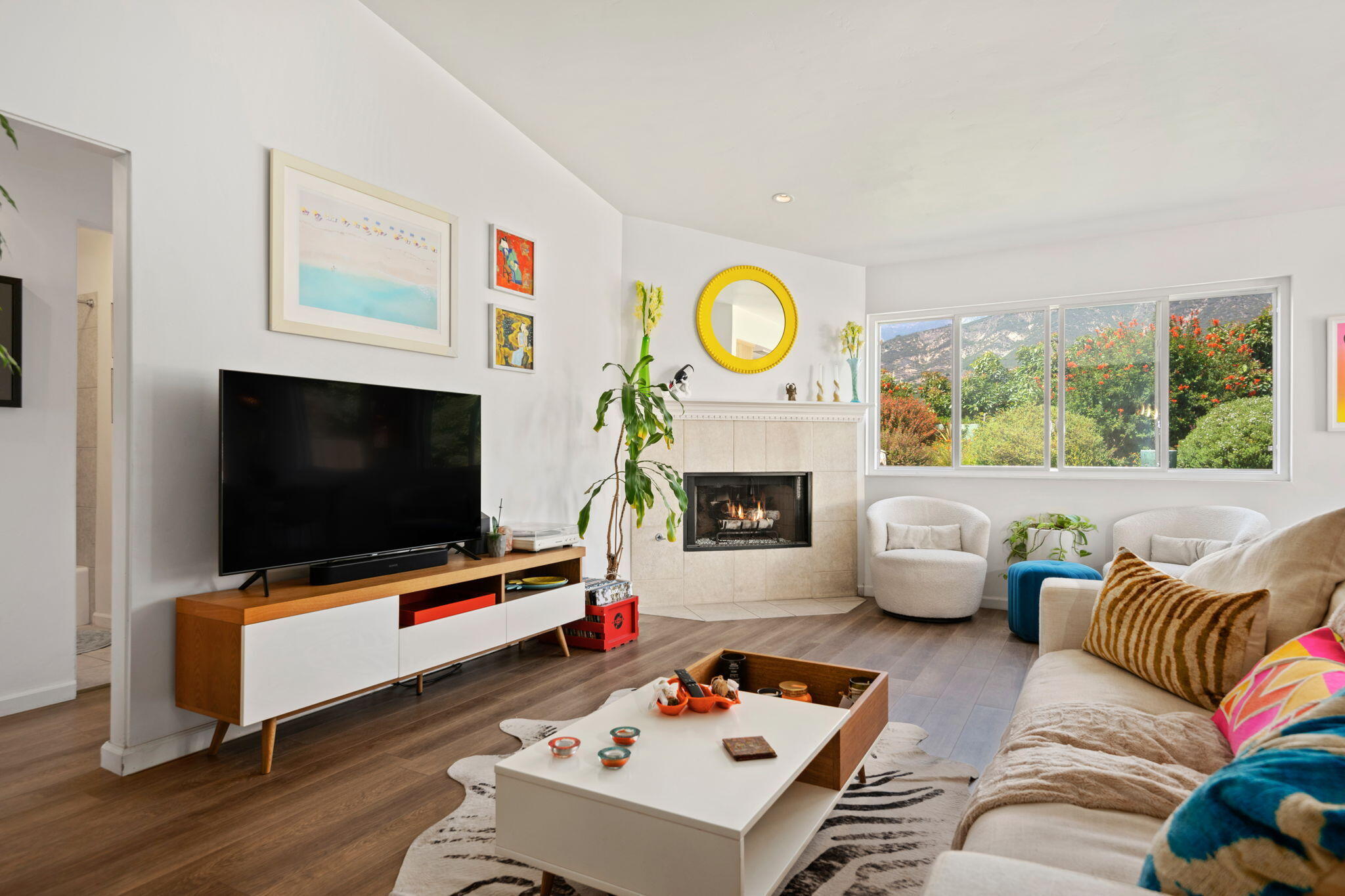 Carpinteria, California 93013, United States, 3 Bedrooms Bedrooms, ,2 BathroomsBathrooms,Residential,Pending,191511