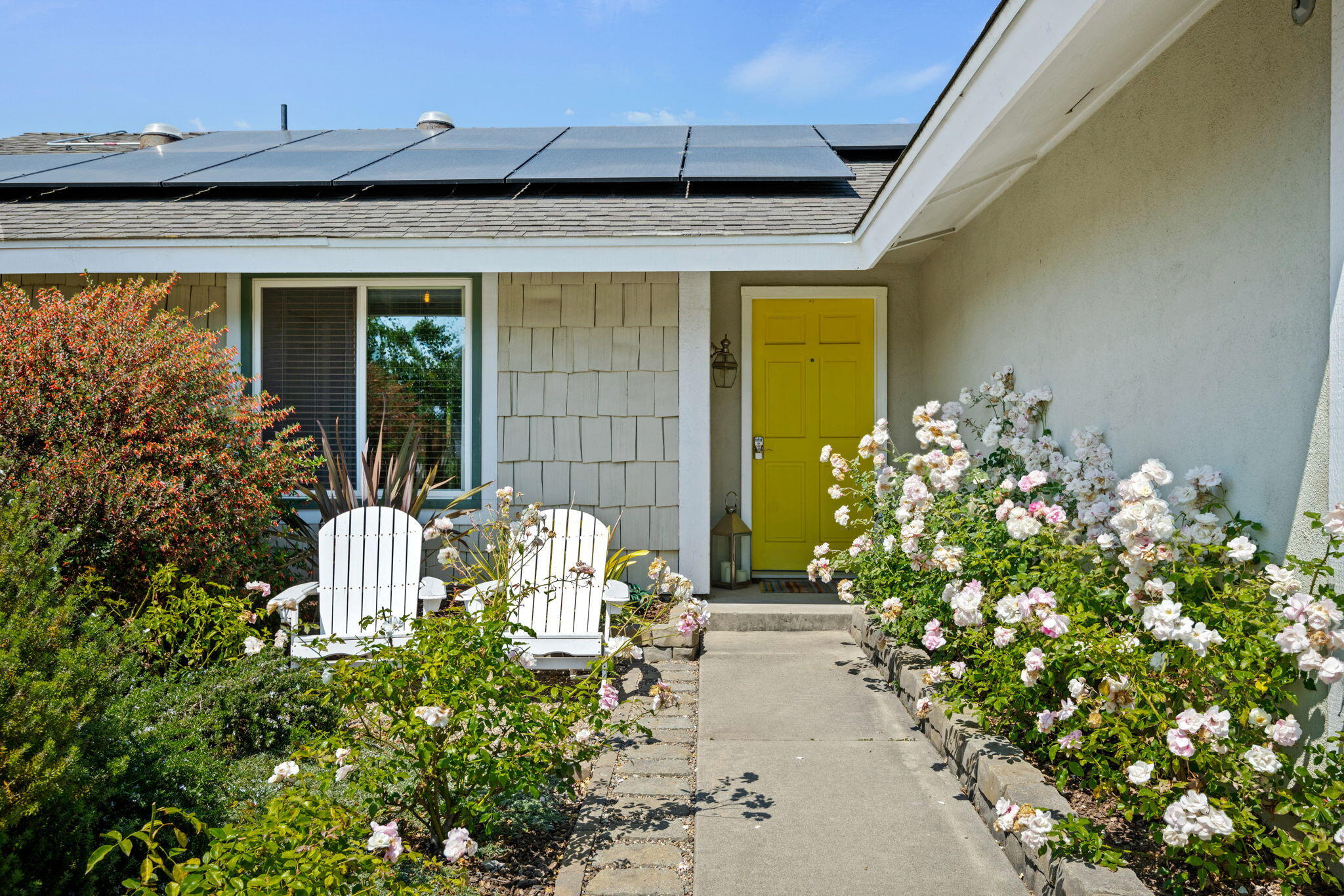 Carpinteria, California 93013, United States, 3 Bedrooms Bedrooms, ,2 BathroomsBathrooms,Residential,Pending,191511