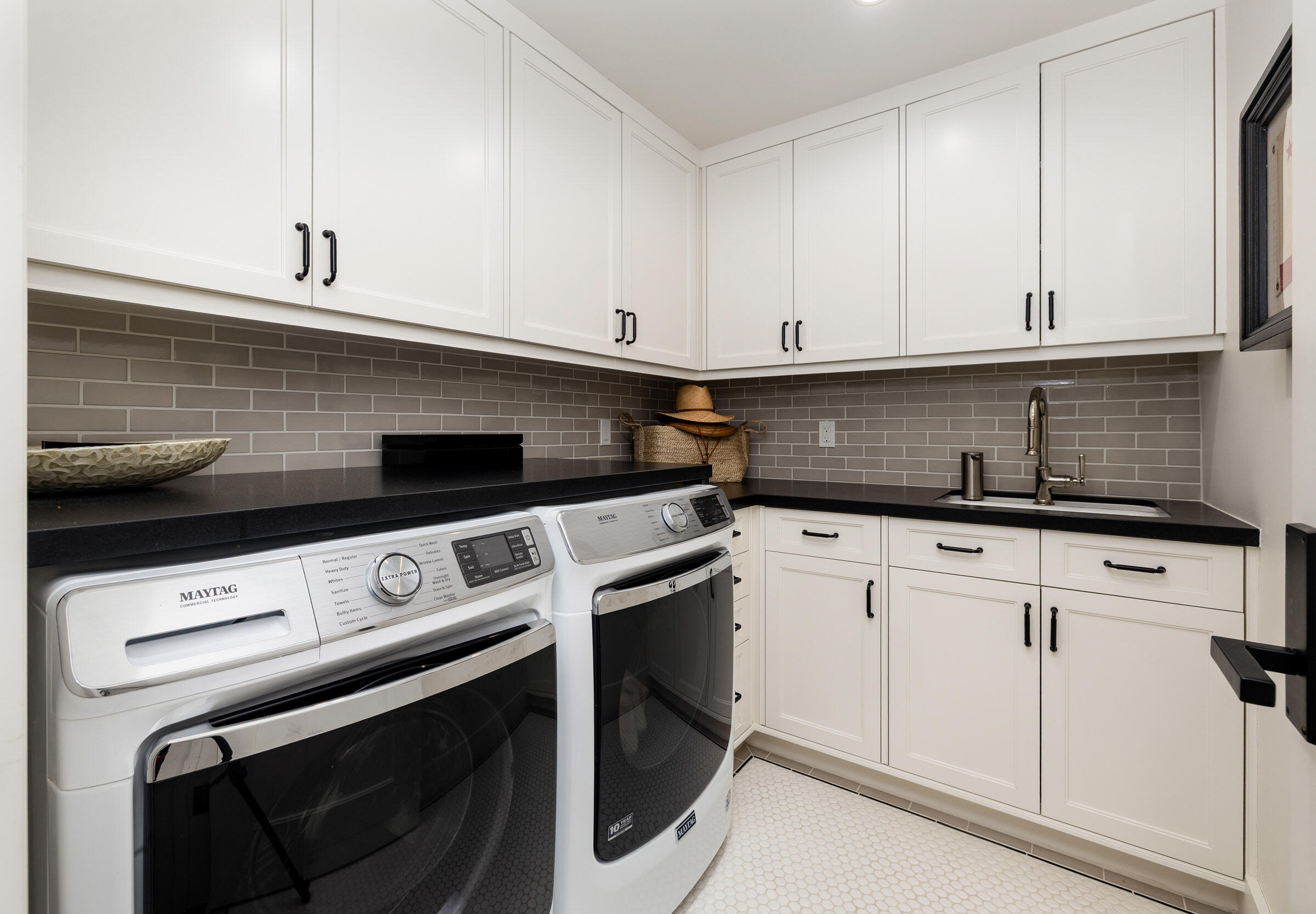 Santa Barbara, California 93108, United States, 2 Bedrooms Bedrooms, ,3 BathroomsBathrooms,Residential,Active,139338