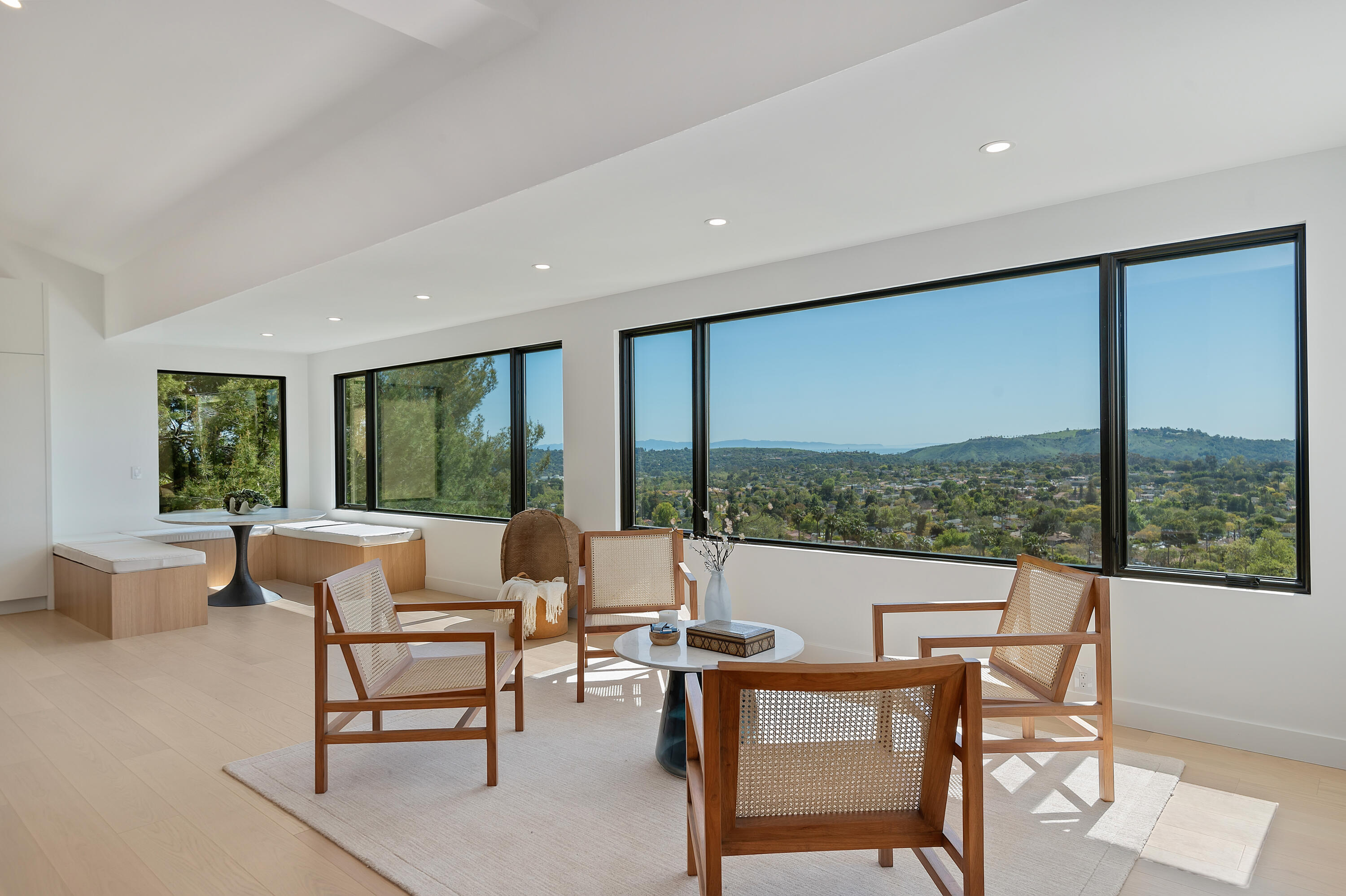 Santa Barbara, California 93105, United States, 3 Bedrooms Bedrooms, ,3 BathroomsBathrooms,Residential,Active,29220