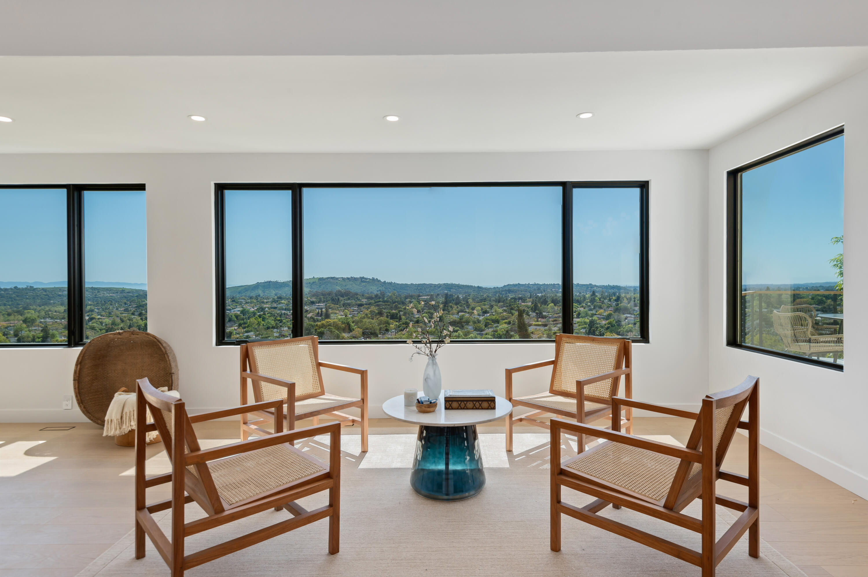 Santa Barbara, California 93105, United States, 3 Bedrooms Bedrooms, ,3 BathroomsBathrooms,Residential,Active,29220