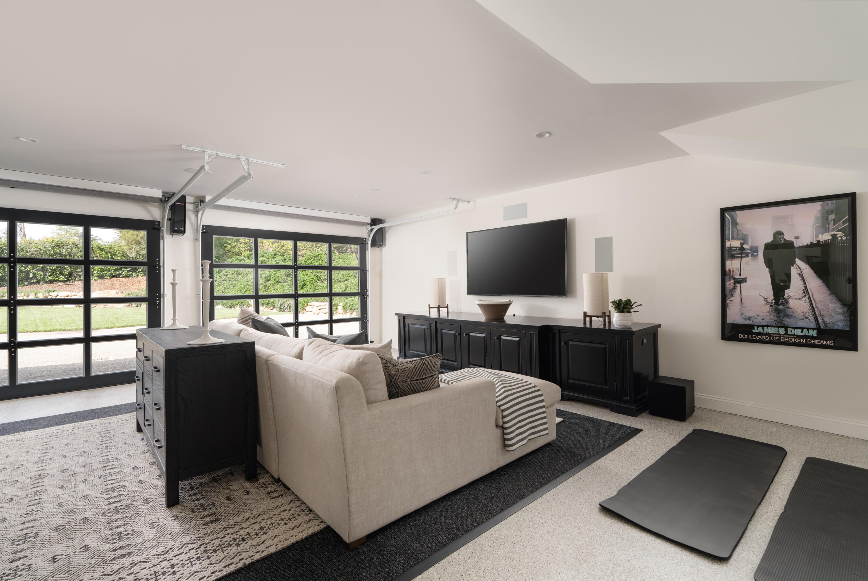 Santa Barbara, California 93108, United States, 4 Bedrooms Bedrooms, ,5 BathroomsBathrooms,Residential,Active,86749