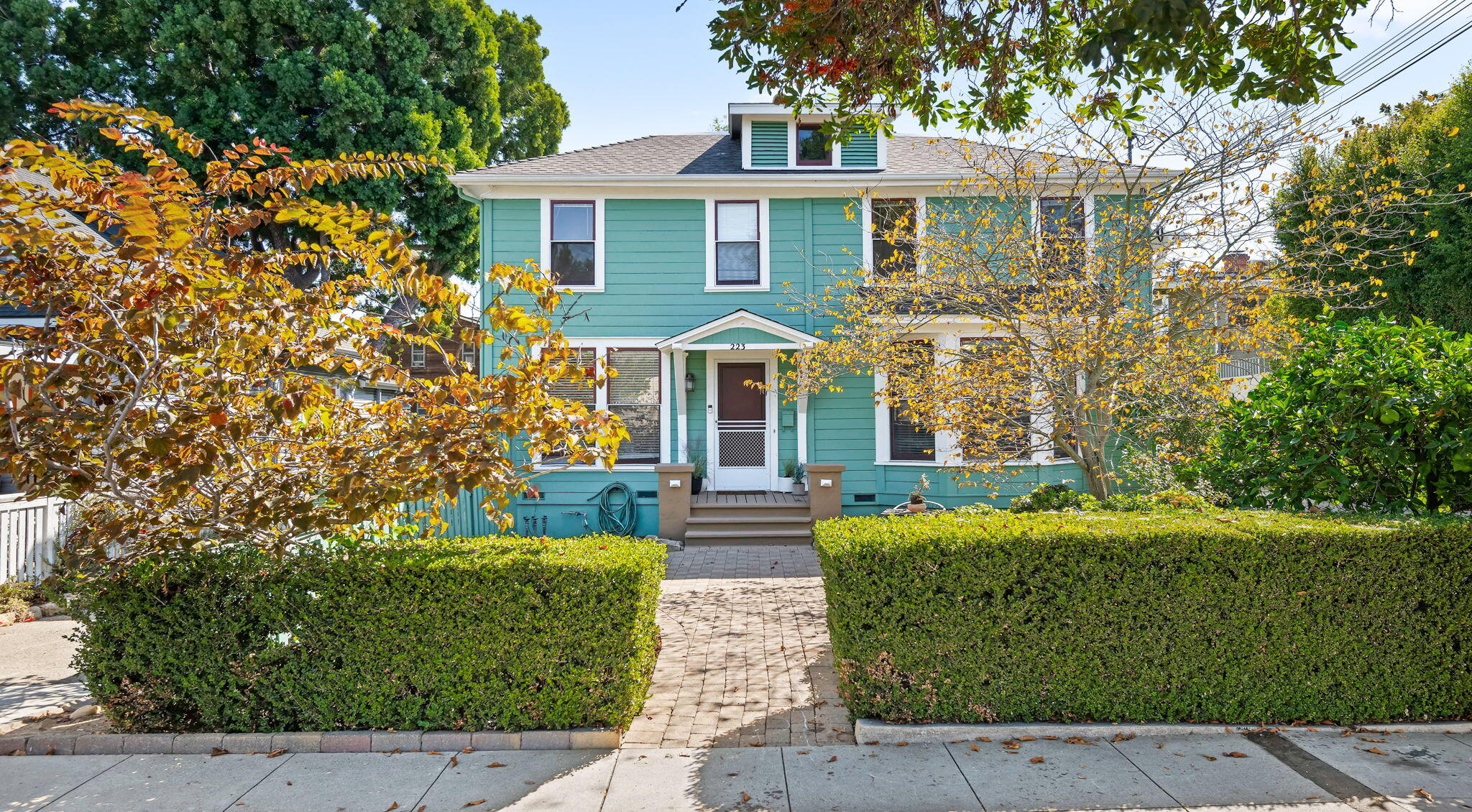 223 W Arrellaga Street
