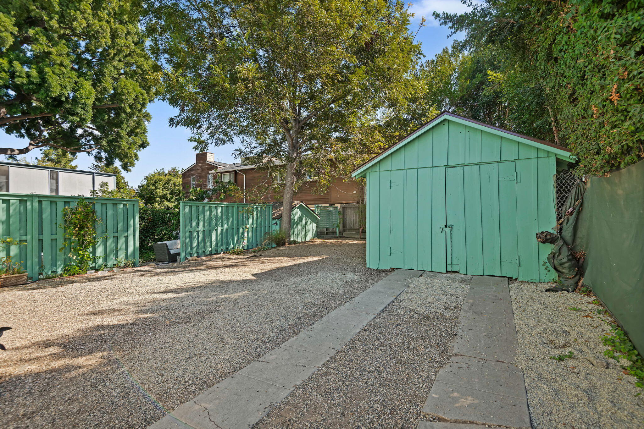 223 W Arrellaga Street