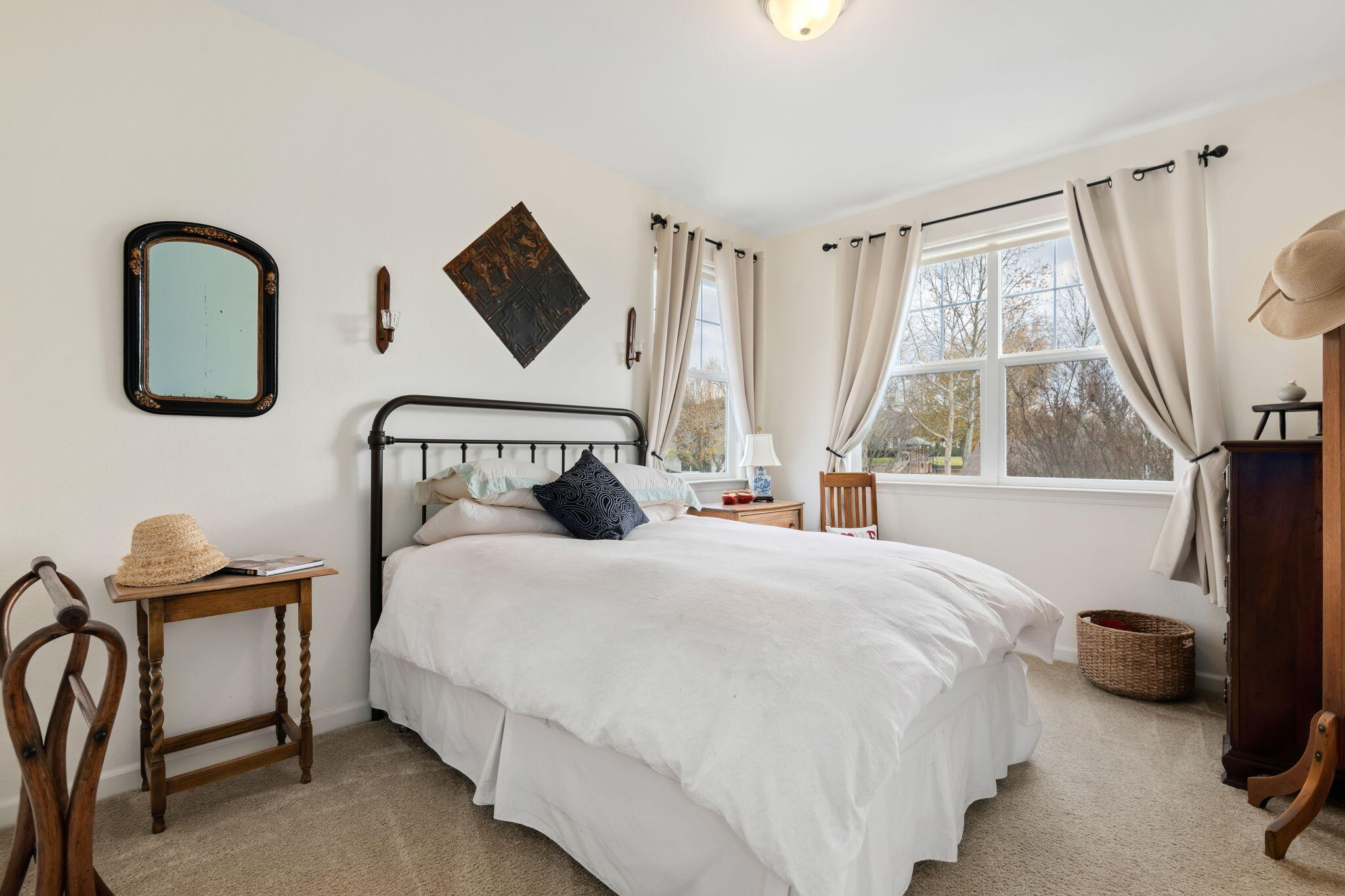 Los Alamos, California 93440, United States, 4 Bedrooms Bedrooms, ,3 BathroomsBathrooms,Residential,Pending,11106