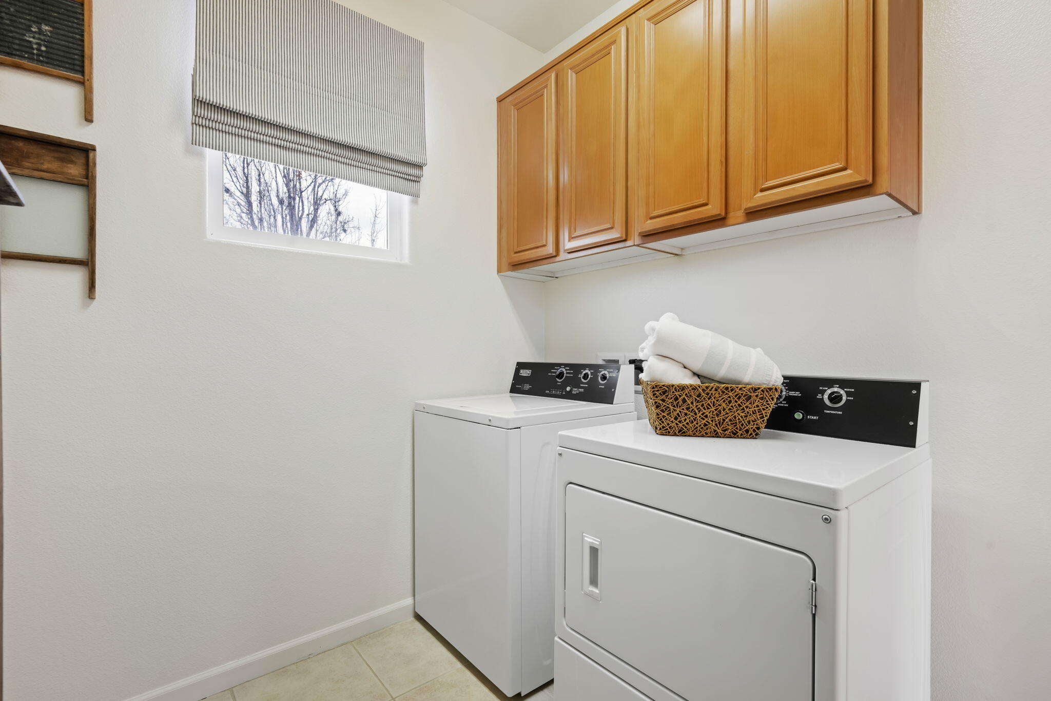 Los Alamos, California 93440, United States, 4 Bedrooms Bedrooms, ,3 BathroomsBathrooms,Residential,Pending,11106